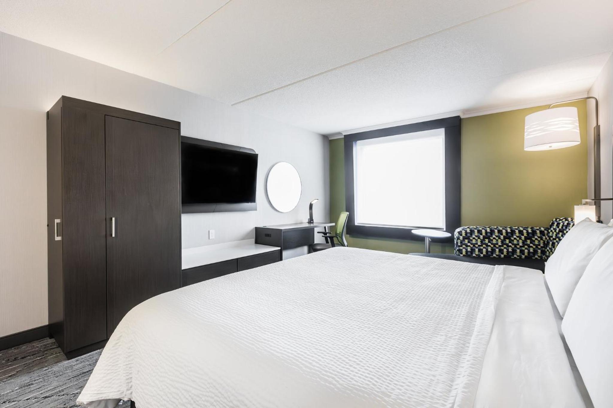 Standard King Room - Photo 8