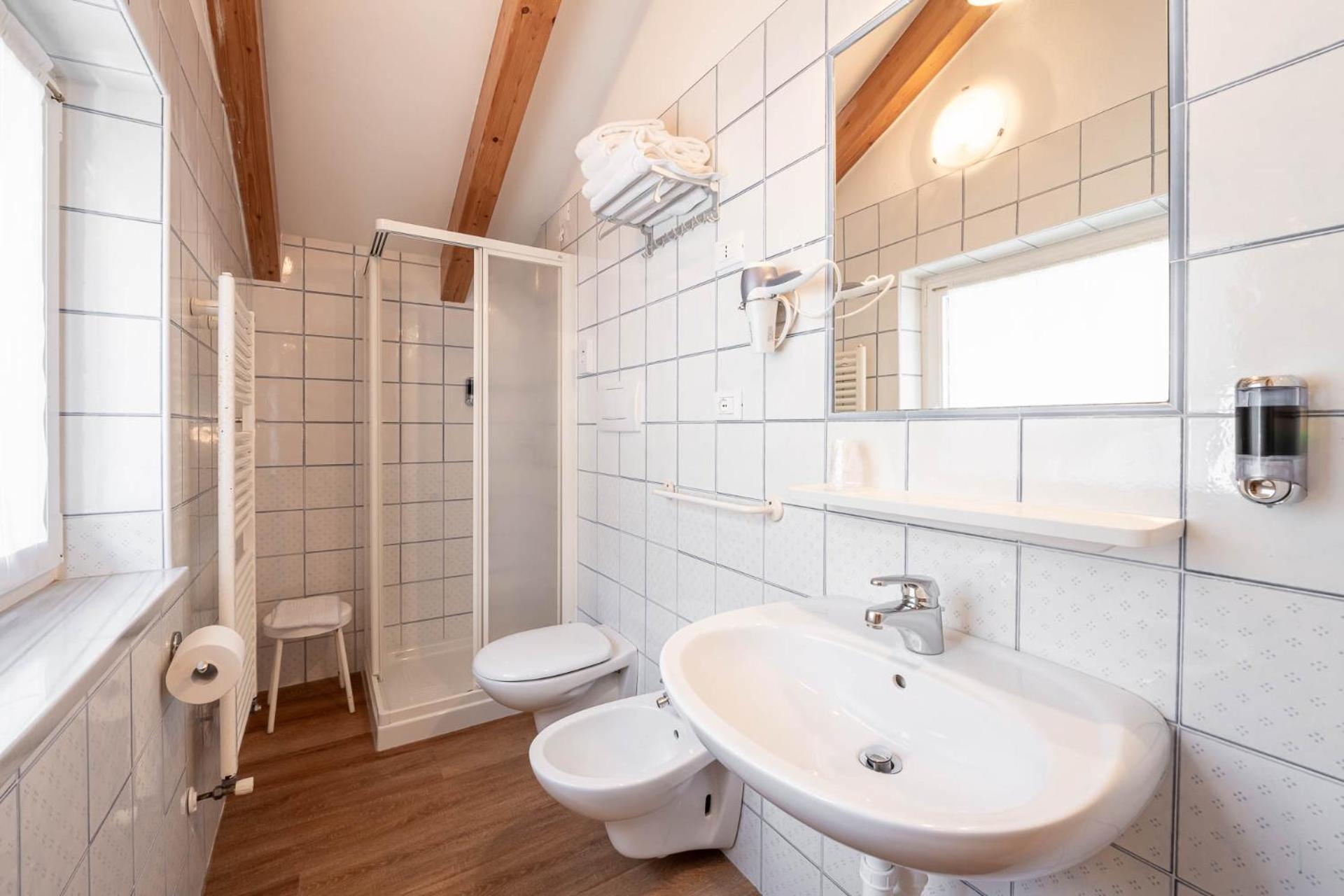 Economy Triple Room with Mountain View - Photo 12