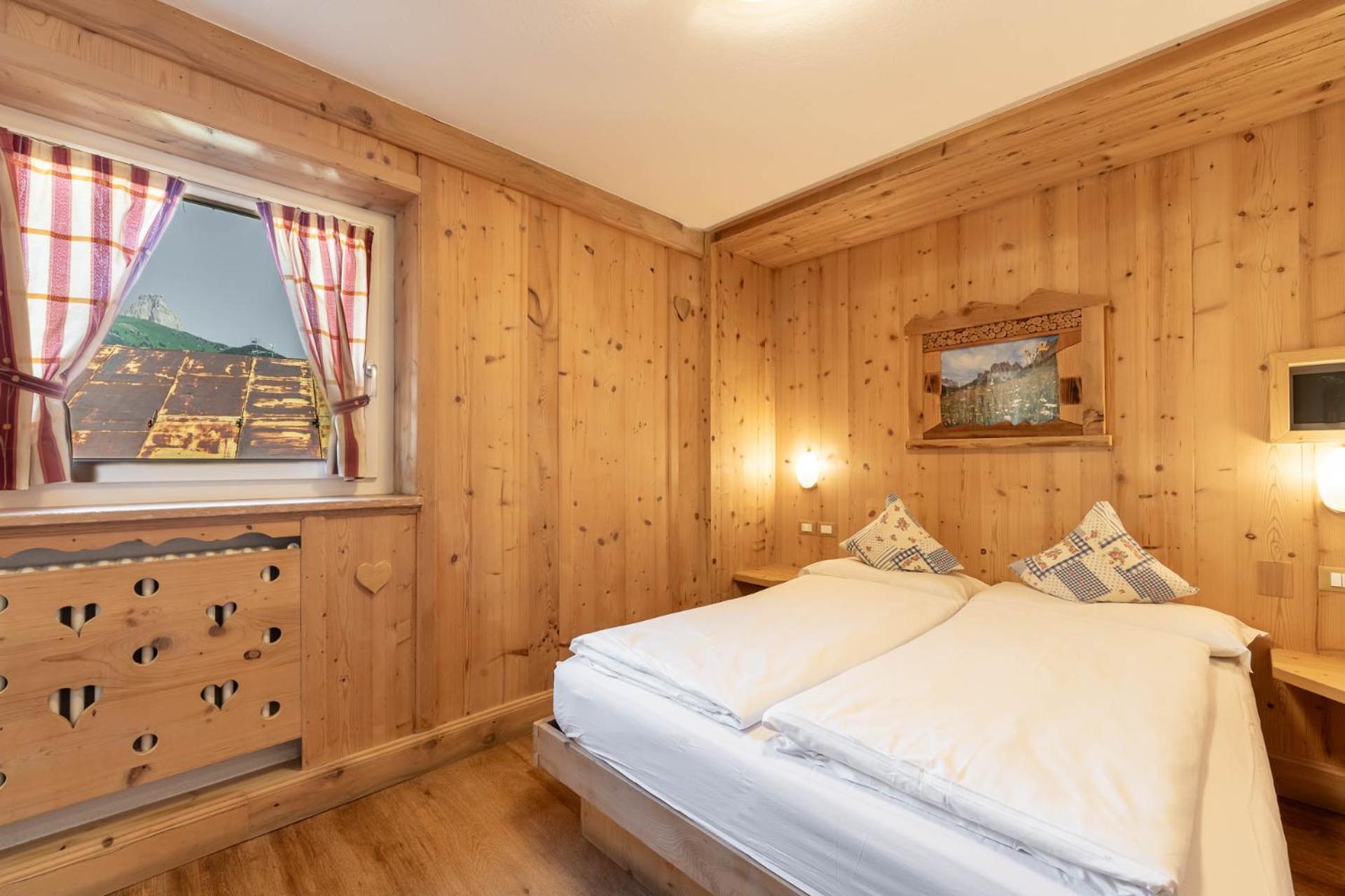 Economy Double or Twin Room with Mountain View - Photo 1