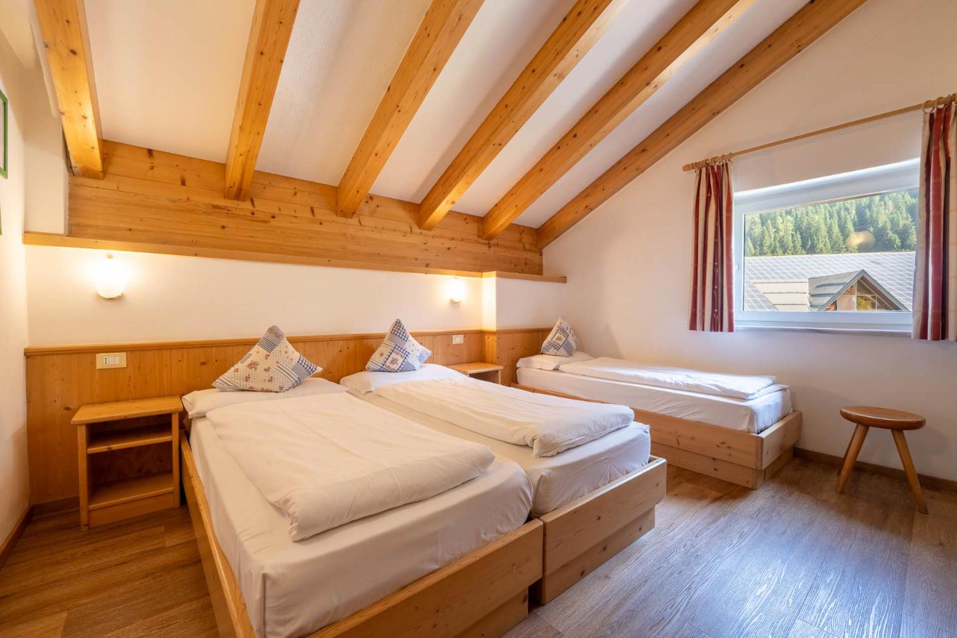Economy Triple Room with Mountain View - Photo 14
