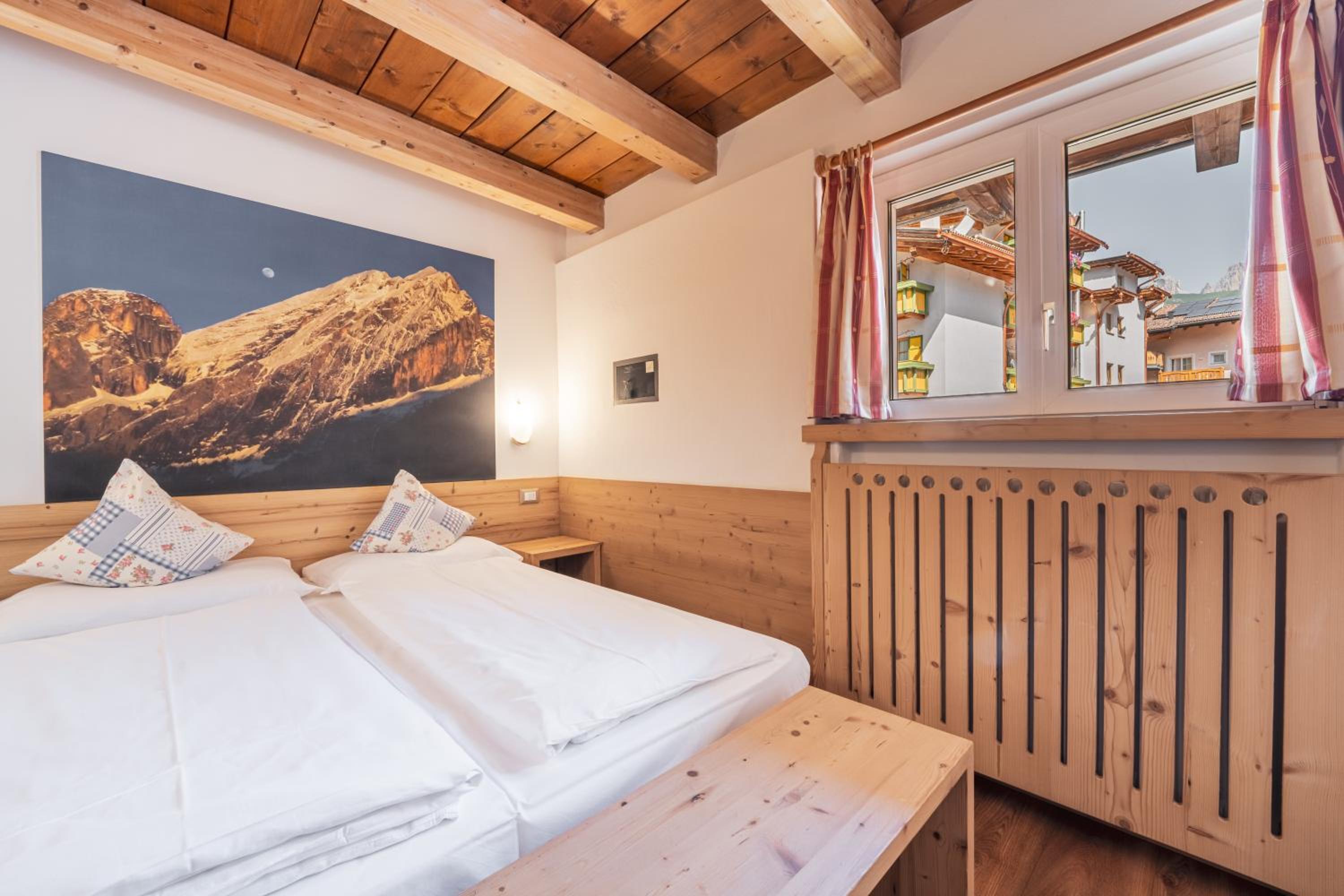 Economy Double or Twin Room with Mountain View - Photo 14