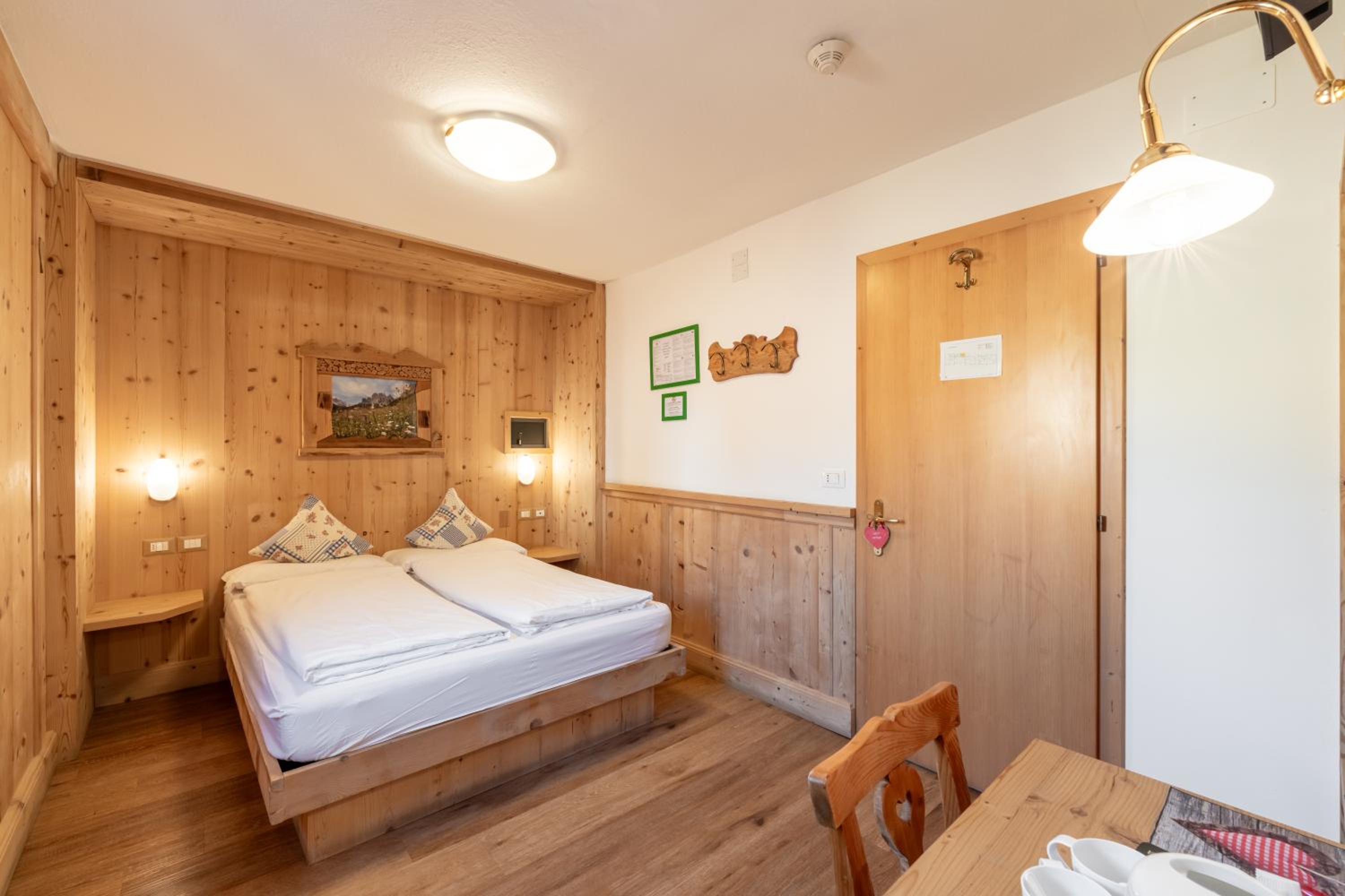 Economy Double or Twin Room with Mountain View - Photo 15