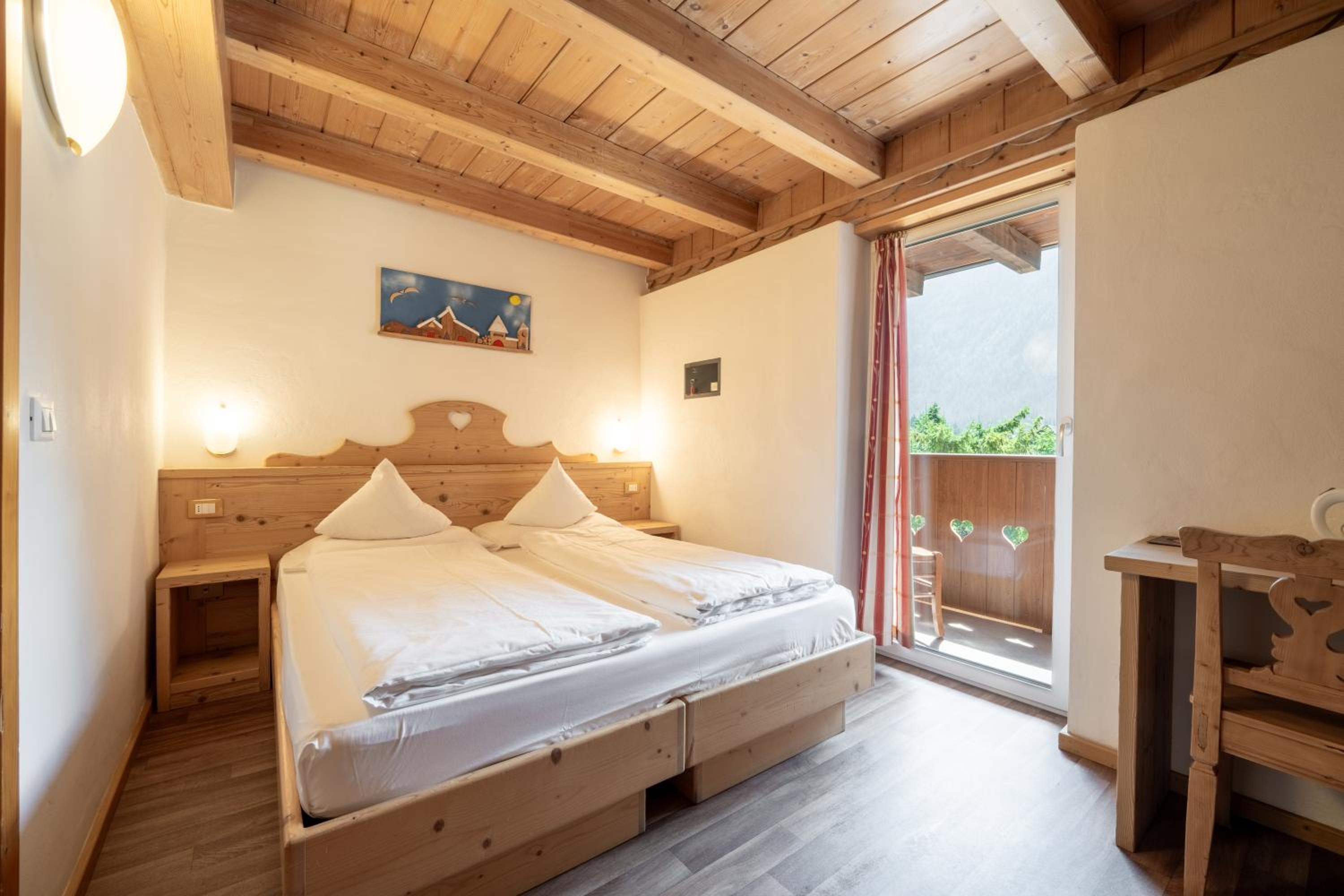 Economy Double or Twin Room with Mountain View - Photo 19