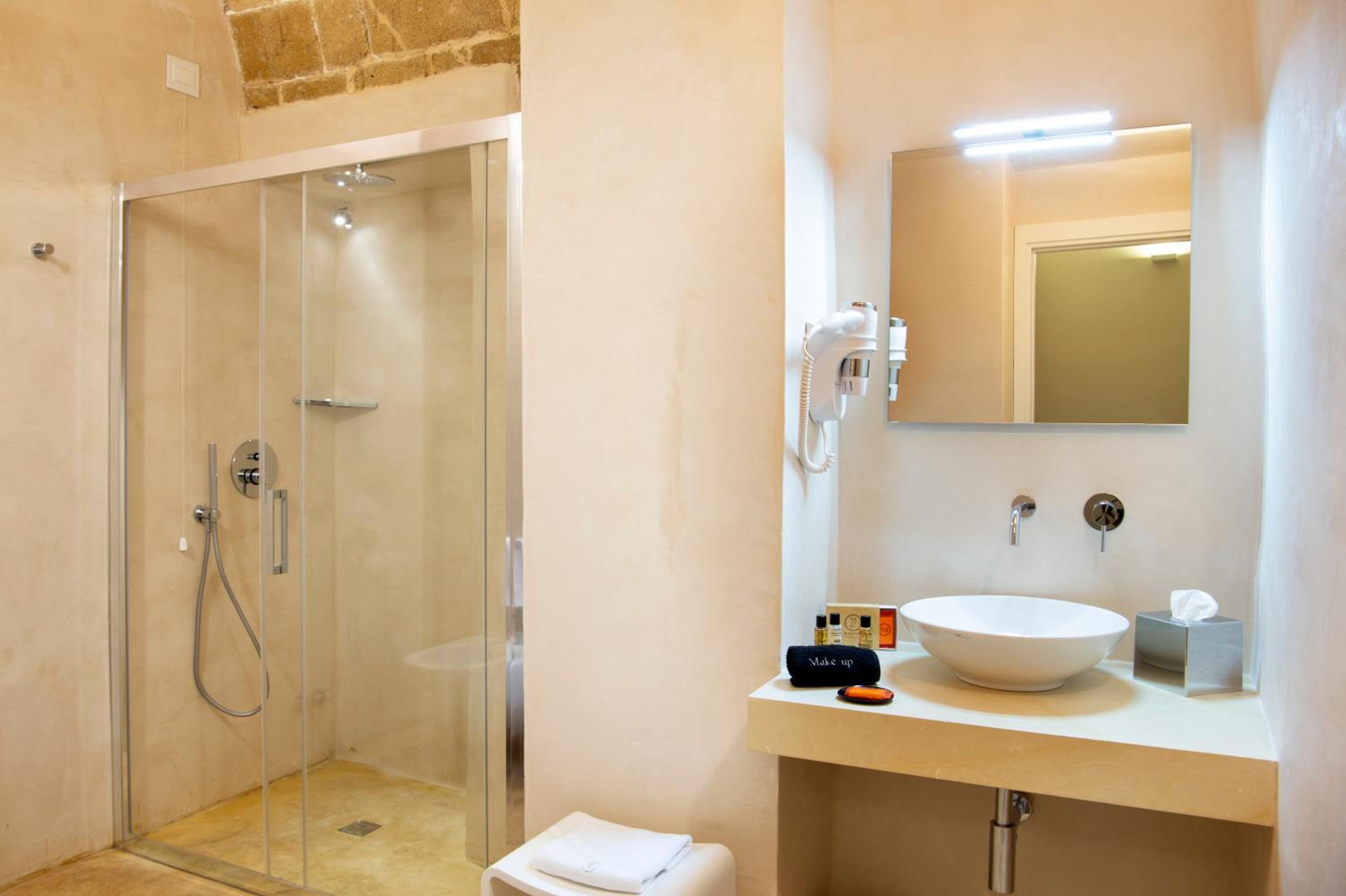 Classic Double Room with Partial Sea View photo 3