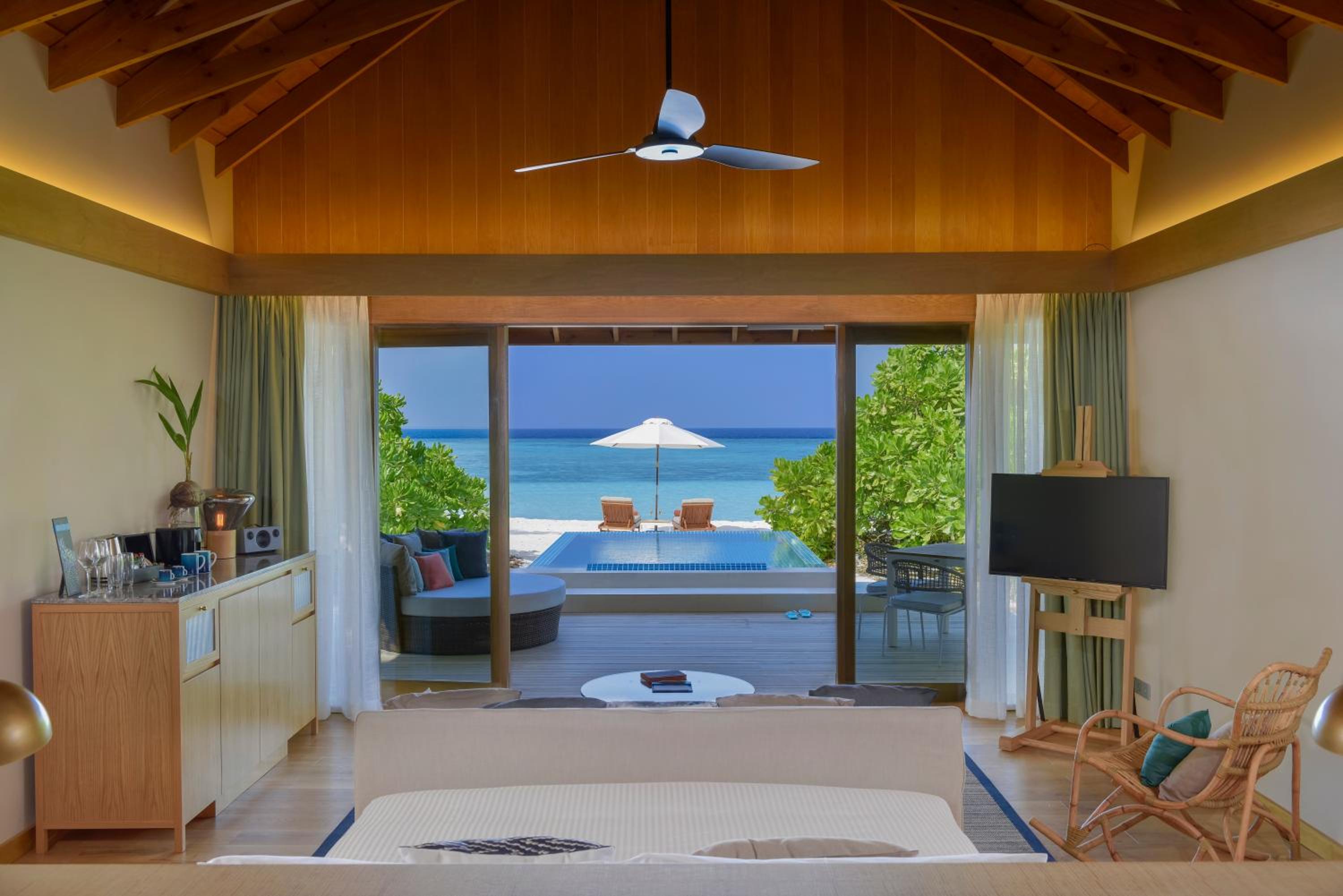 Beach Villa with Pool - Photo 3