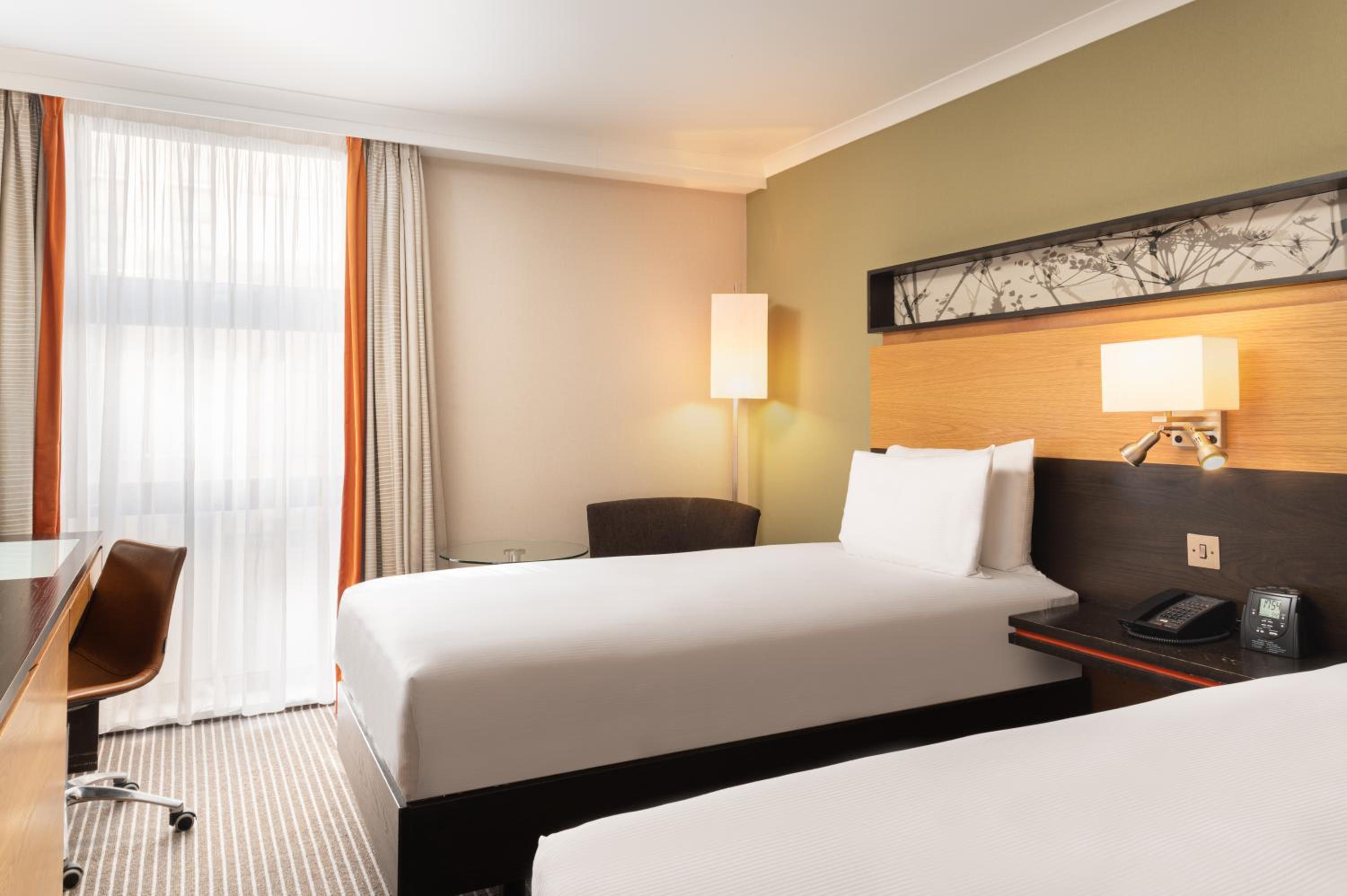 Superior Twin Room thumbnail 6