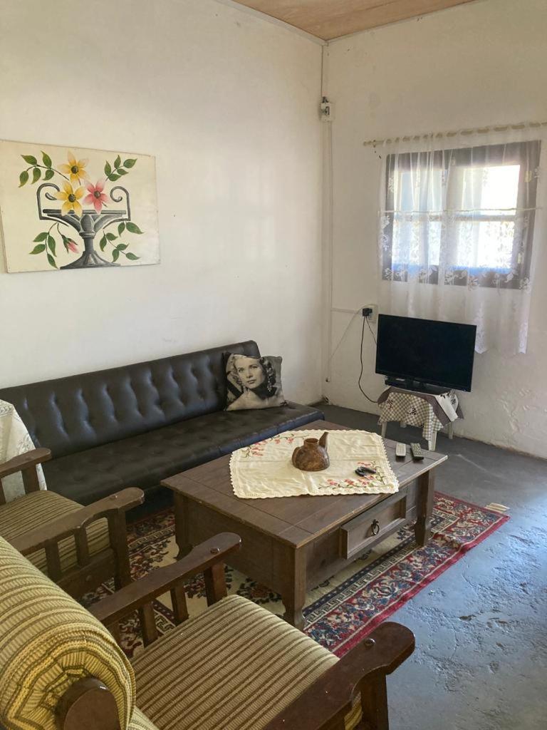 One-Bedroom House photo 1
