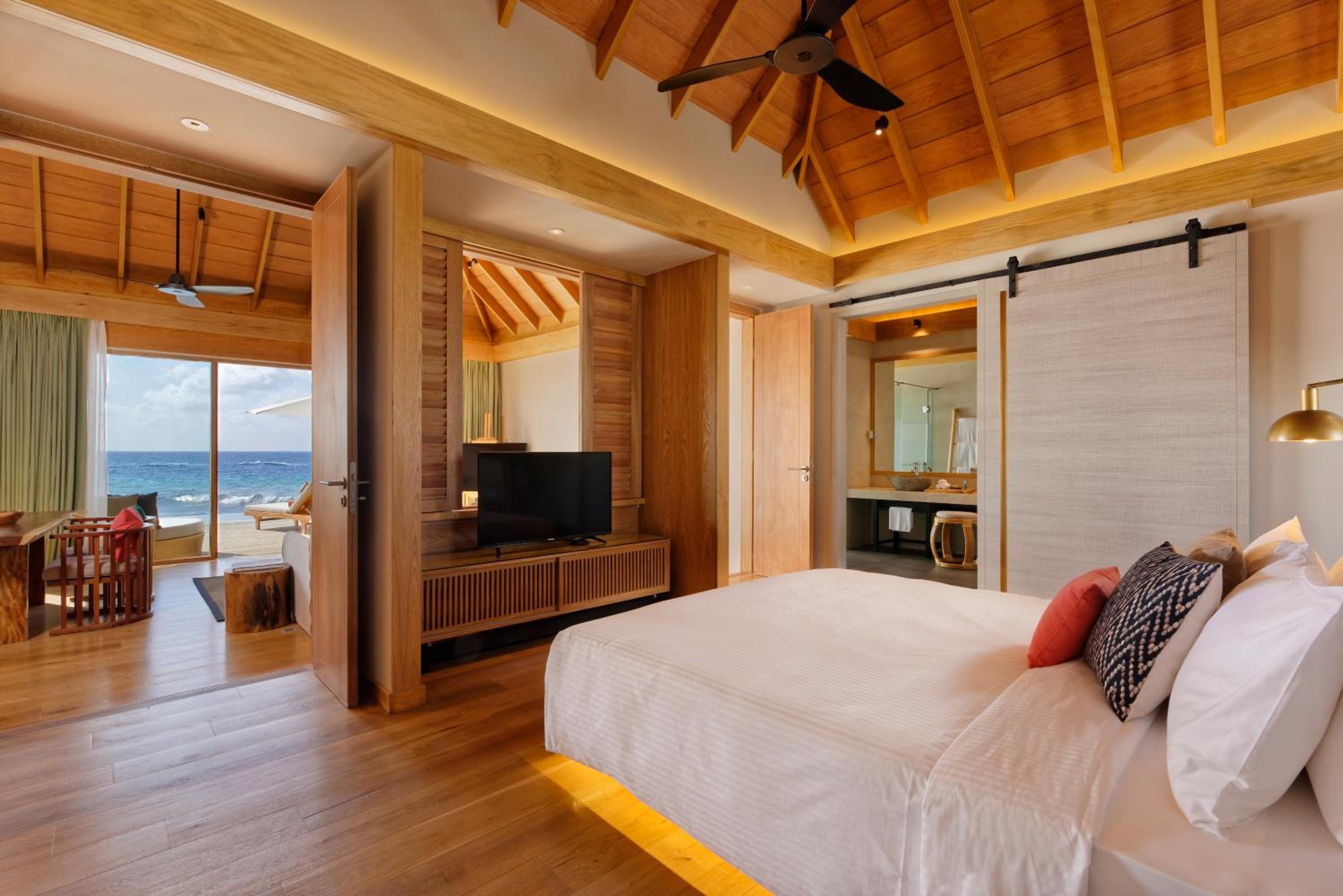 Superior Water Villa with Pool - Photo 7