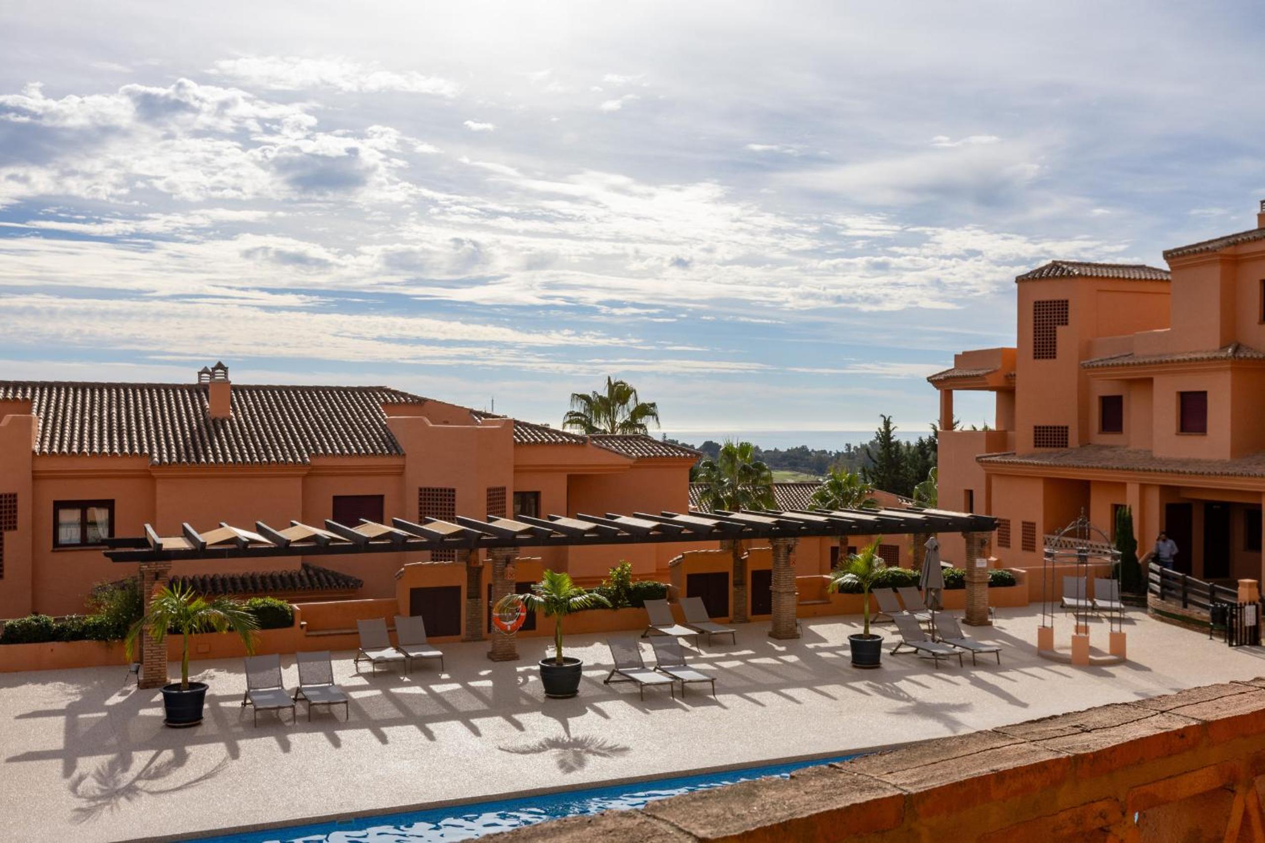 PREMIUM TWO BEDROOM APARTMENT WITH VIEWS photo 2