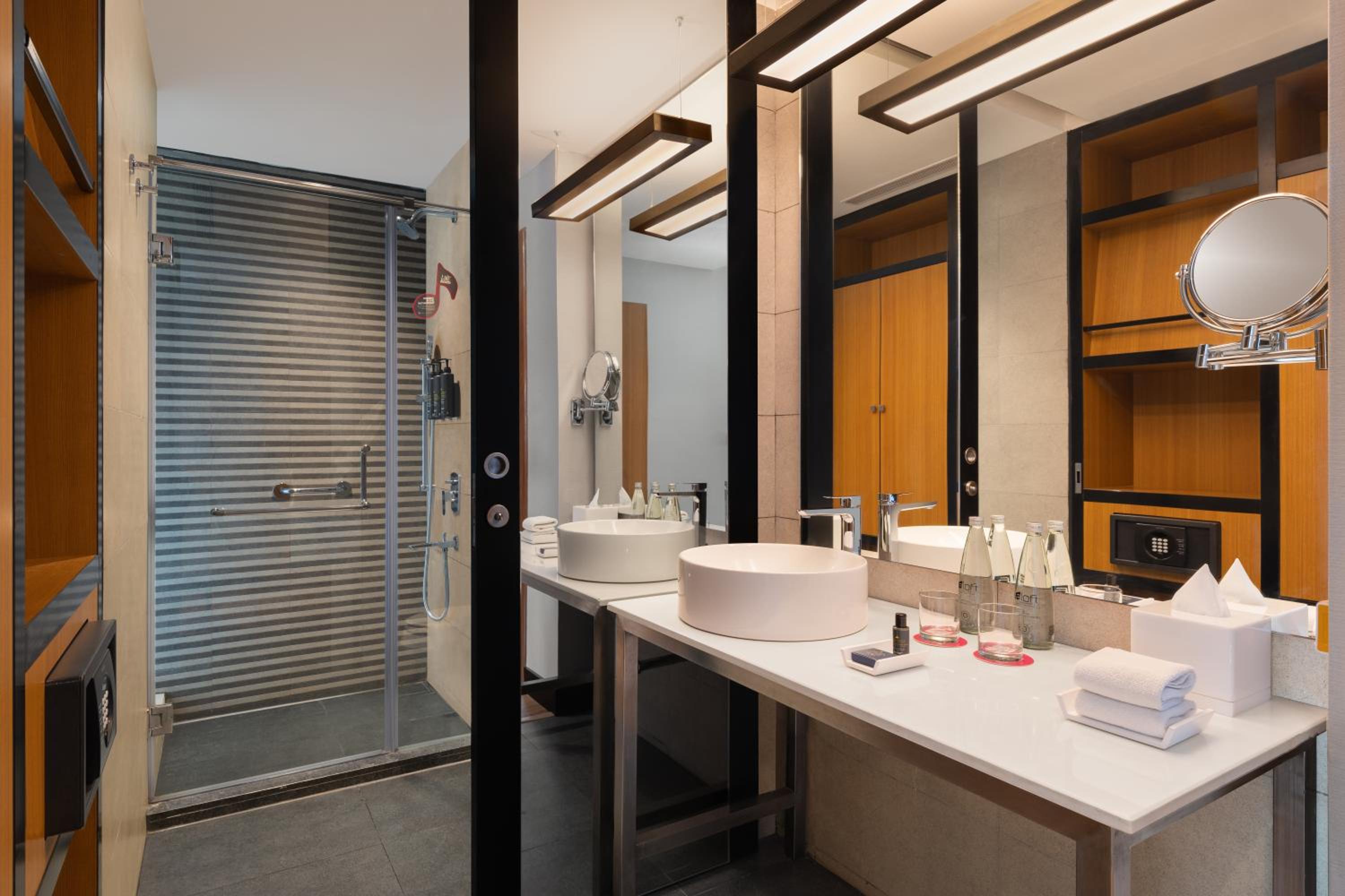 Savvy Suite, 1 Bedroom Executive Suite, 1 King photo 3
