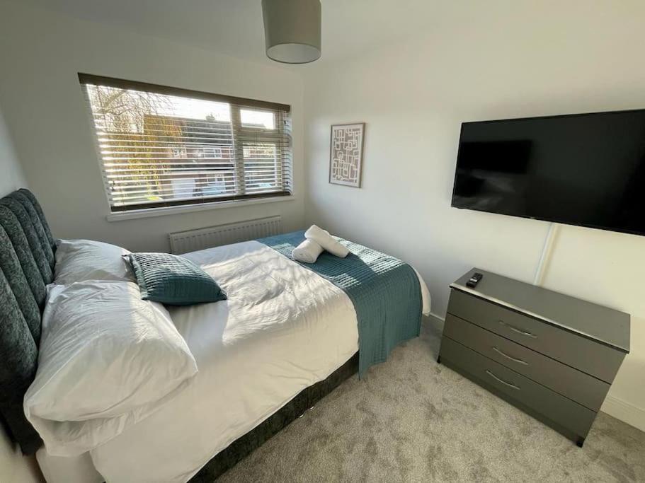 Three-Bedroom House photo 1