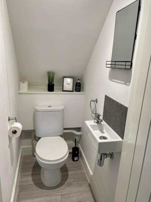Three-Bedroom House photo 2