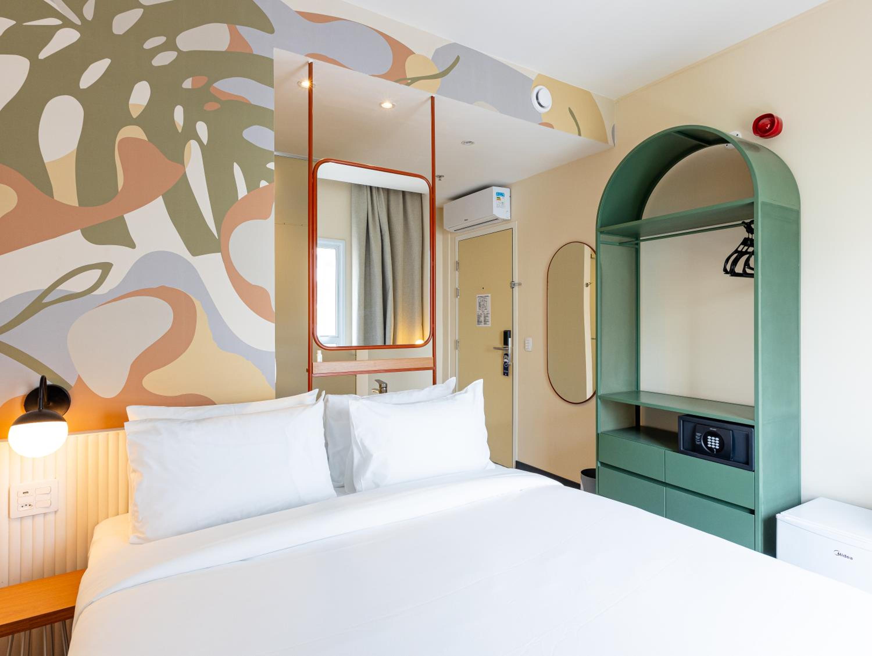 Standard Queen Room