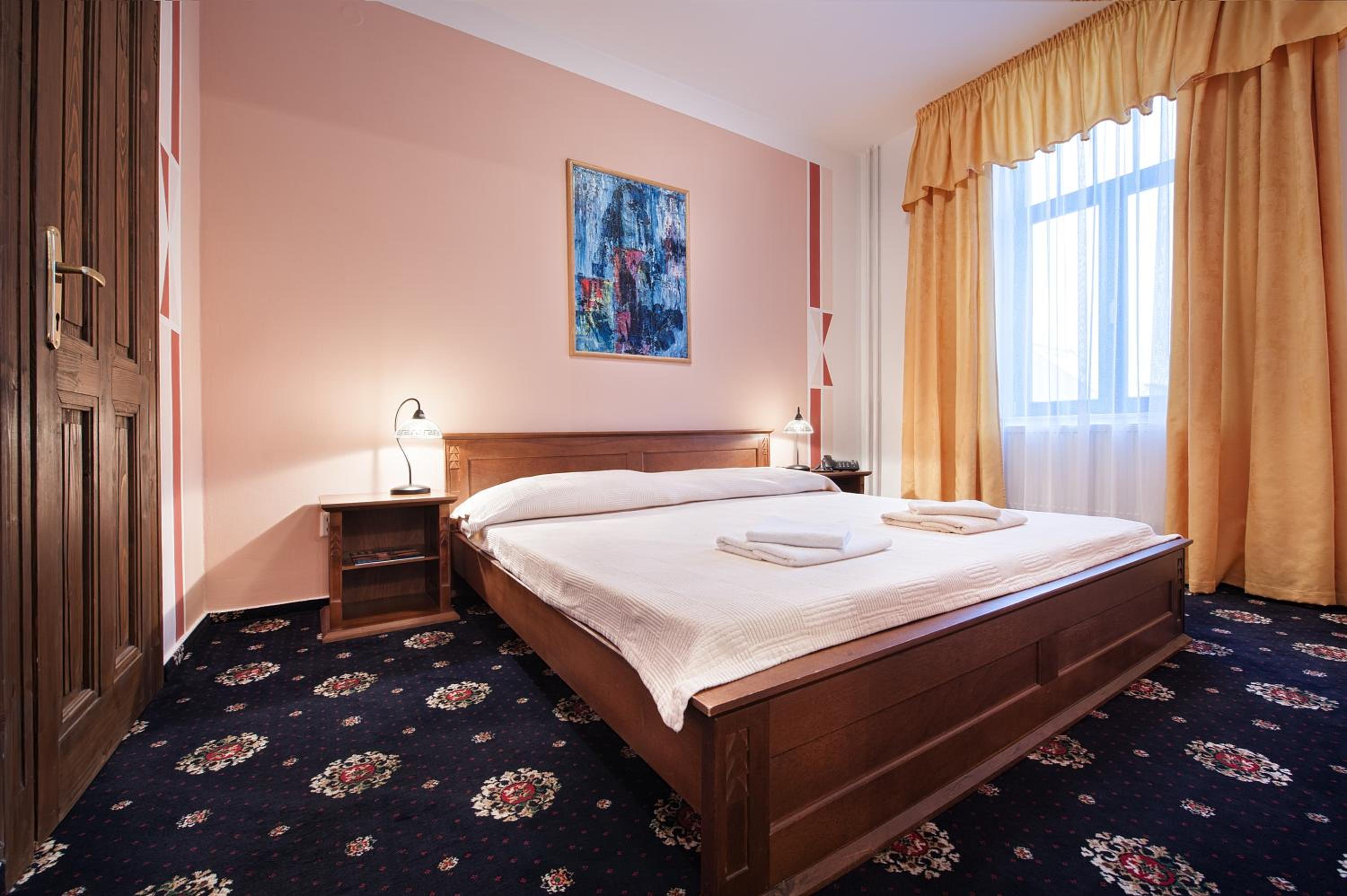 Executive Suite with Billiard Table photo 1