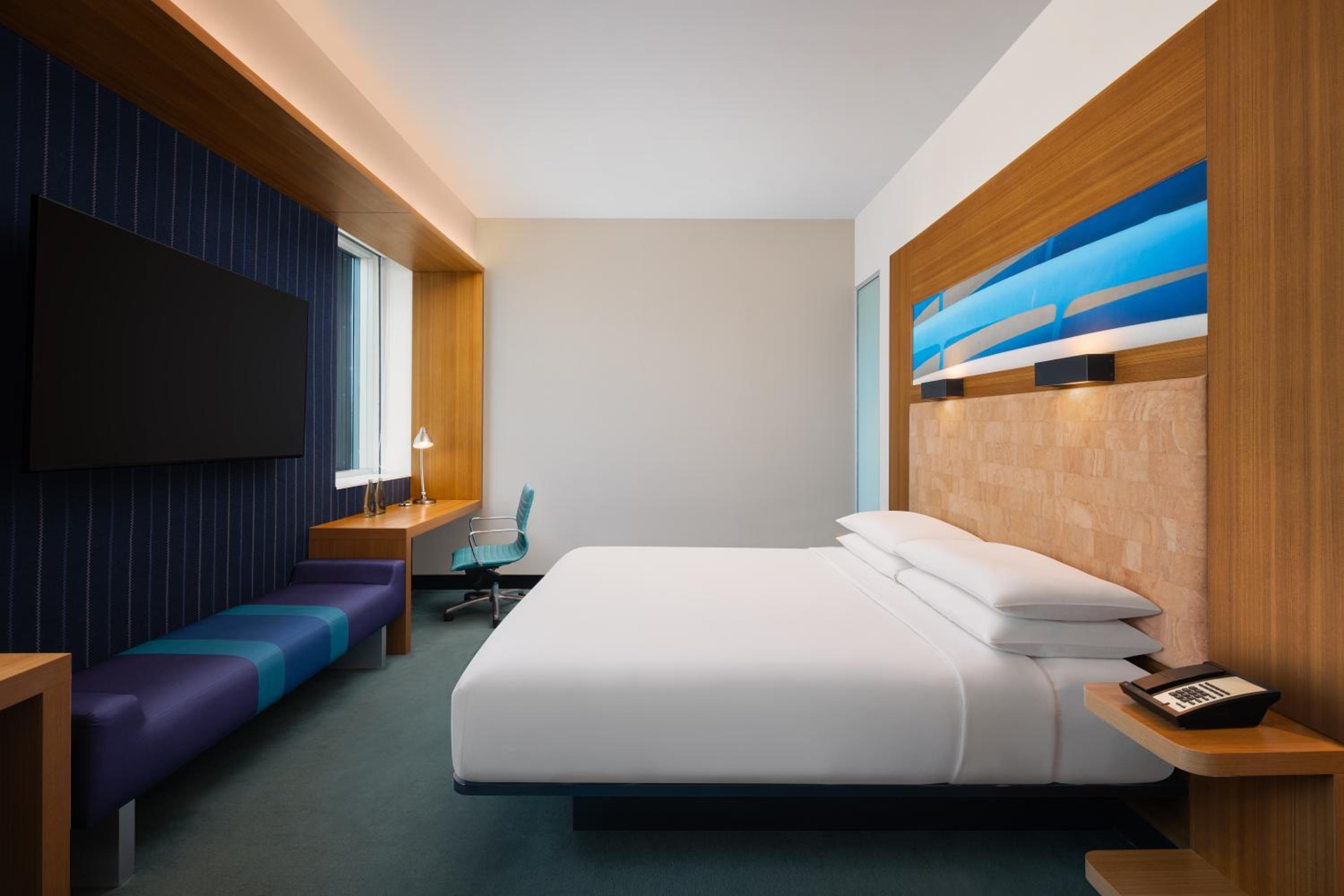 Savvy Suite, 1 Bedroom Executive Suite, 1 King photo 2