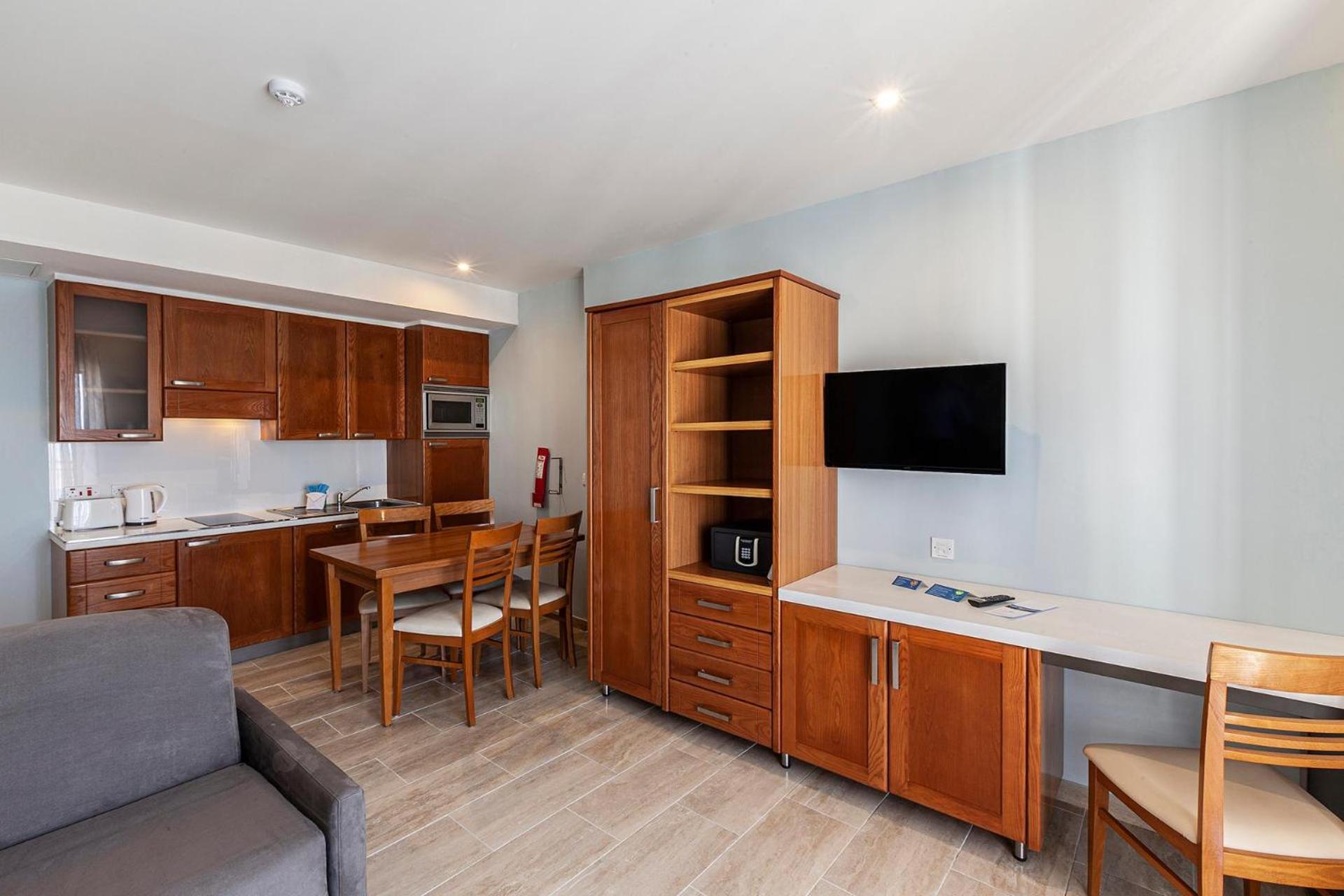 One-Bedroom Apartment - Photo 4