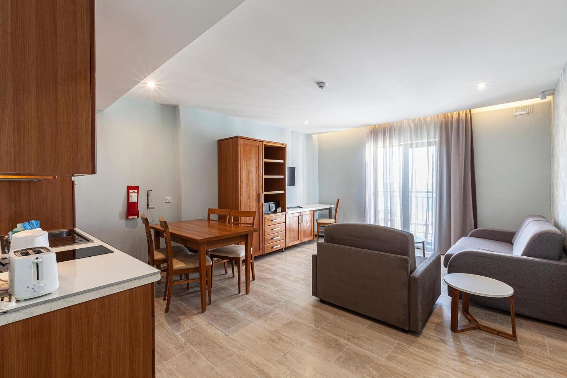 One-Bedroom Apartment with Sea View - Photo 5