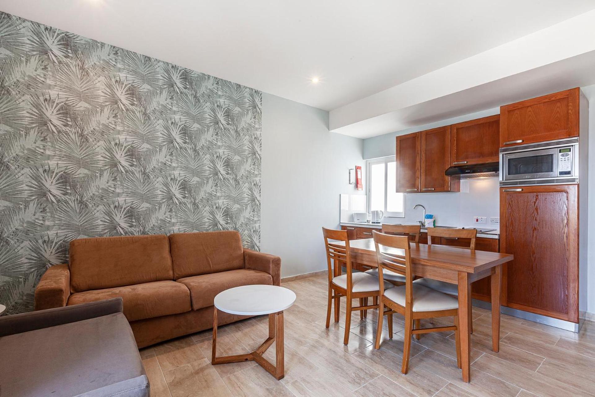 Deluxe One-Bedroom Apartment Inland - Photo 6