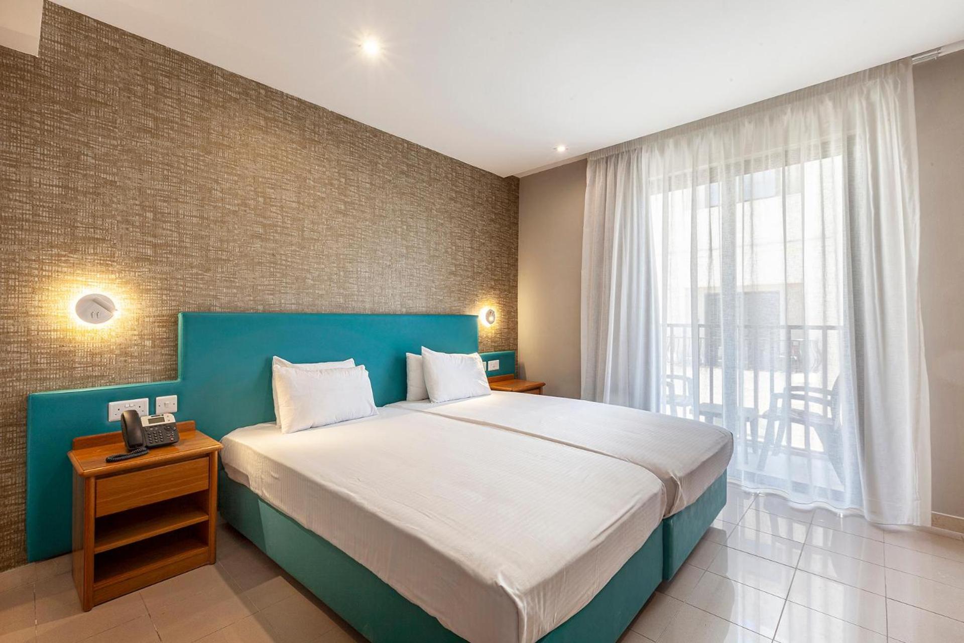 Standard Twin Room - Photo 9