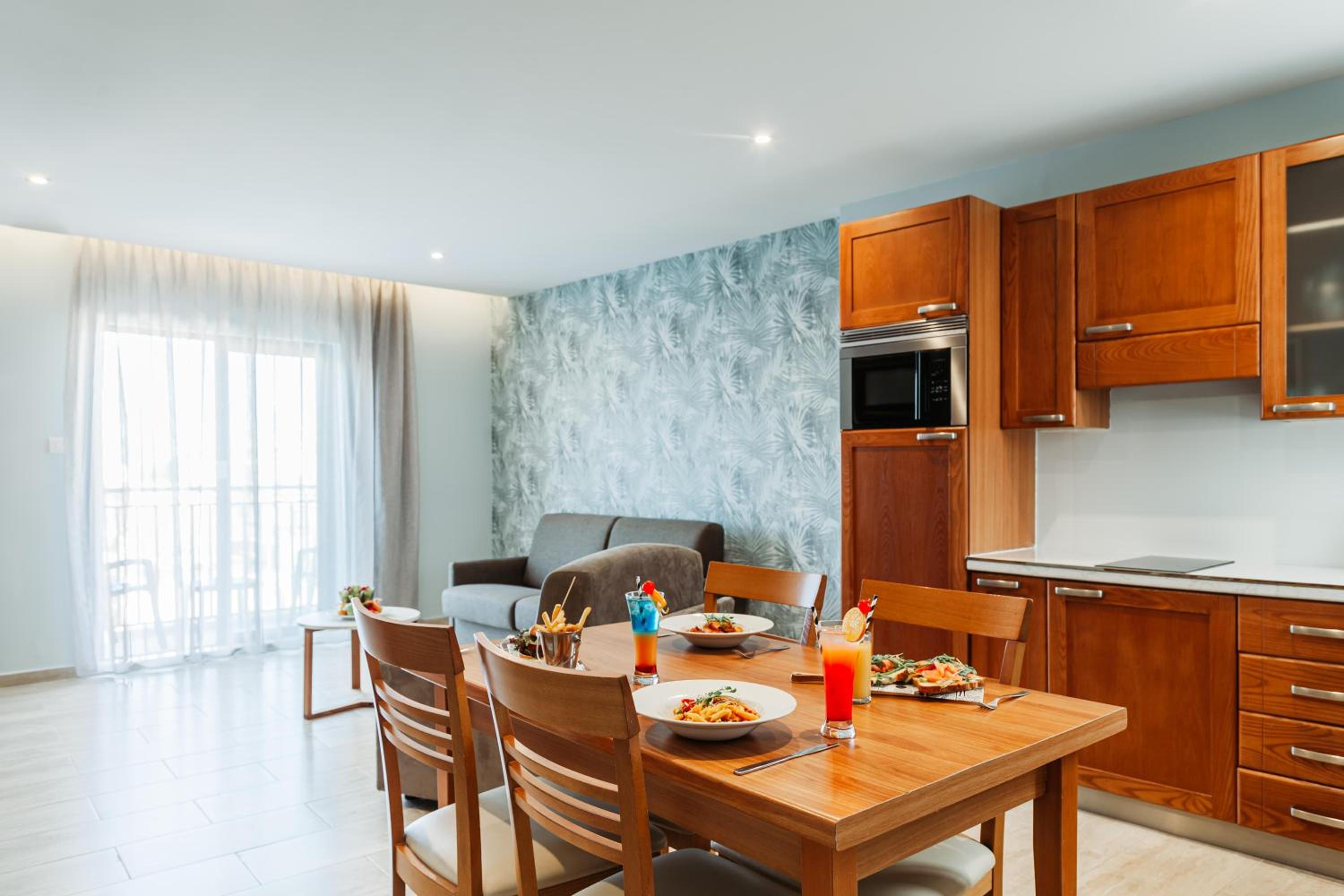 One-Bedroom Apartment - Photo 2
