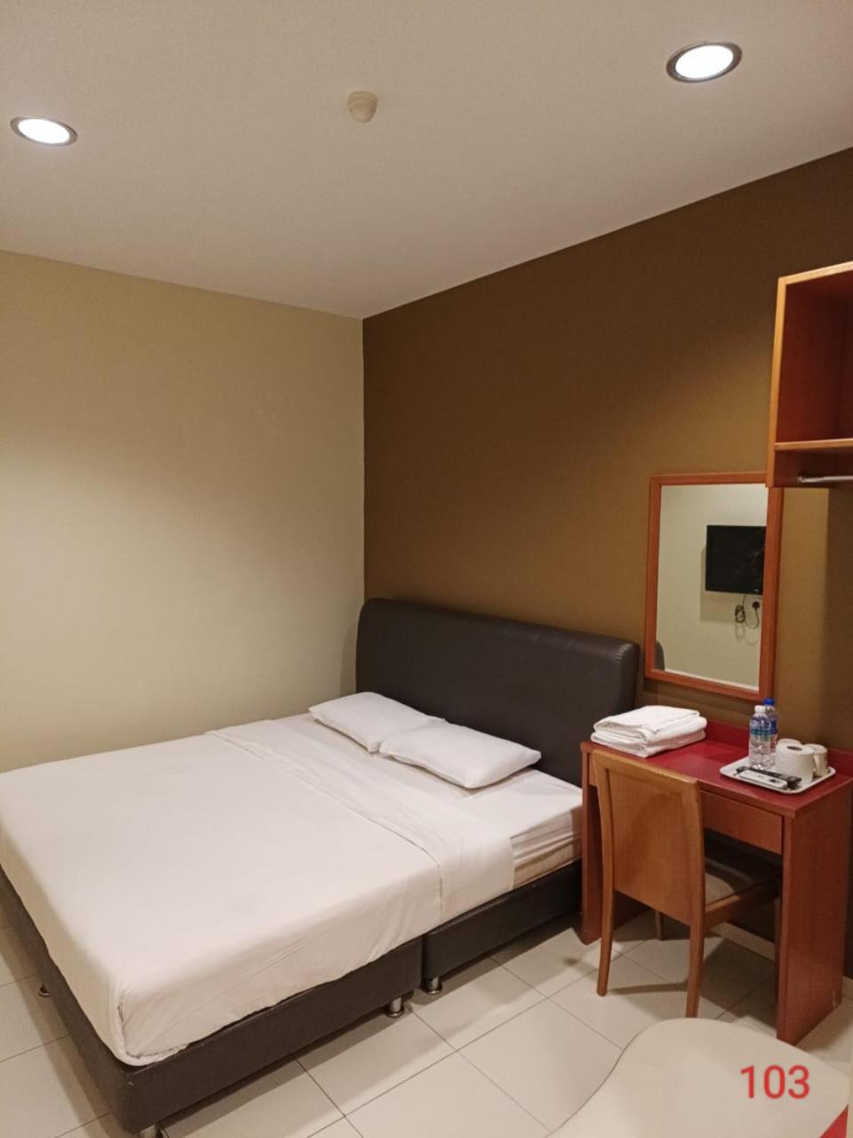 Standard King Room - Photo 2