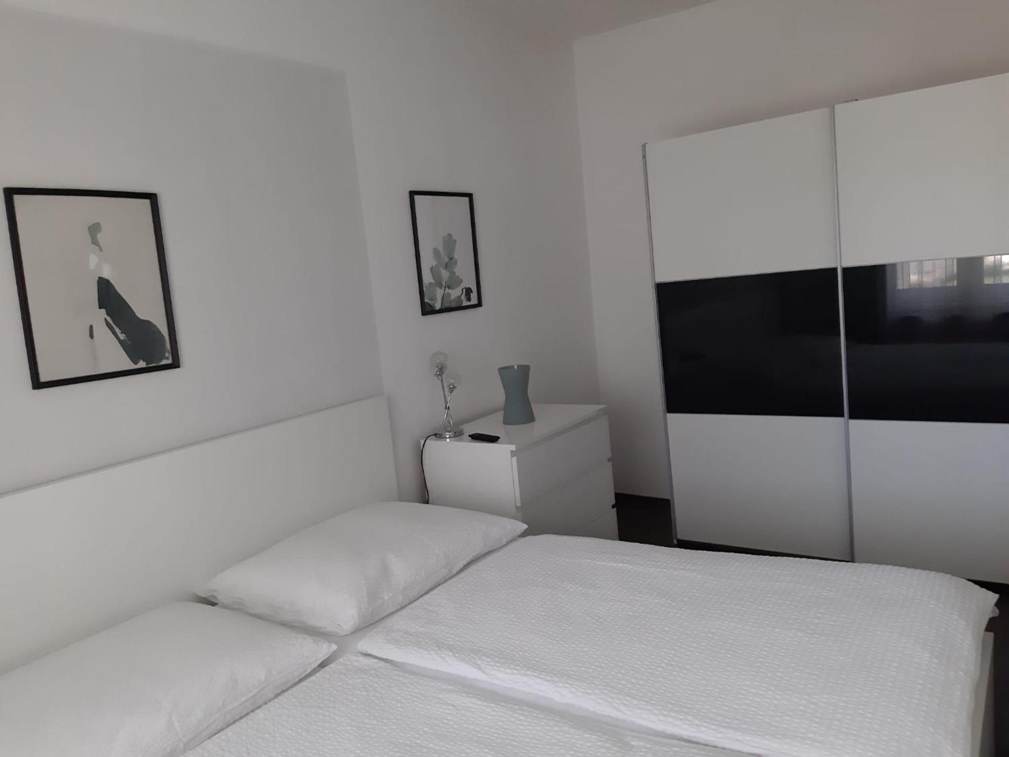 Apartment photo 2