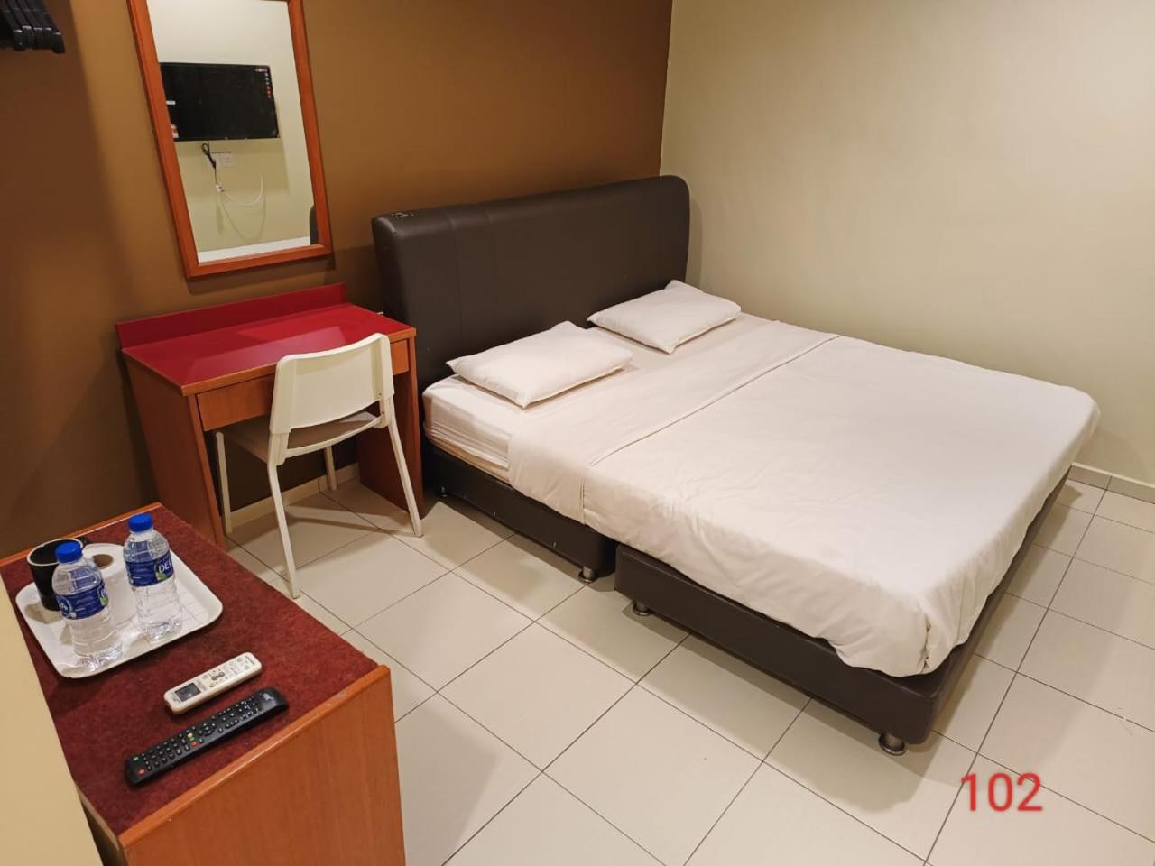 Standard King Room - Photo 4
