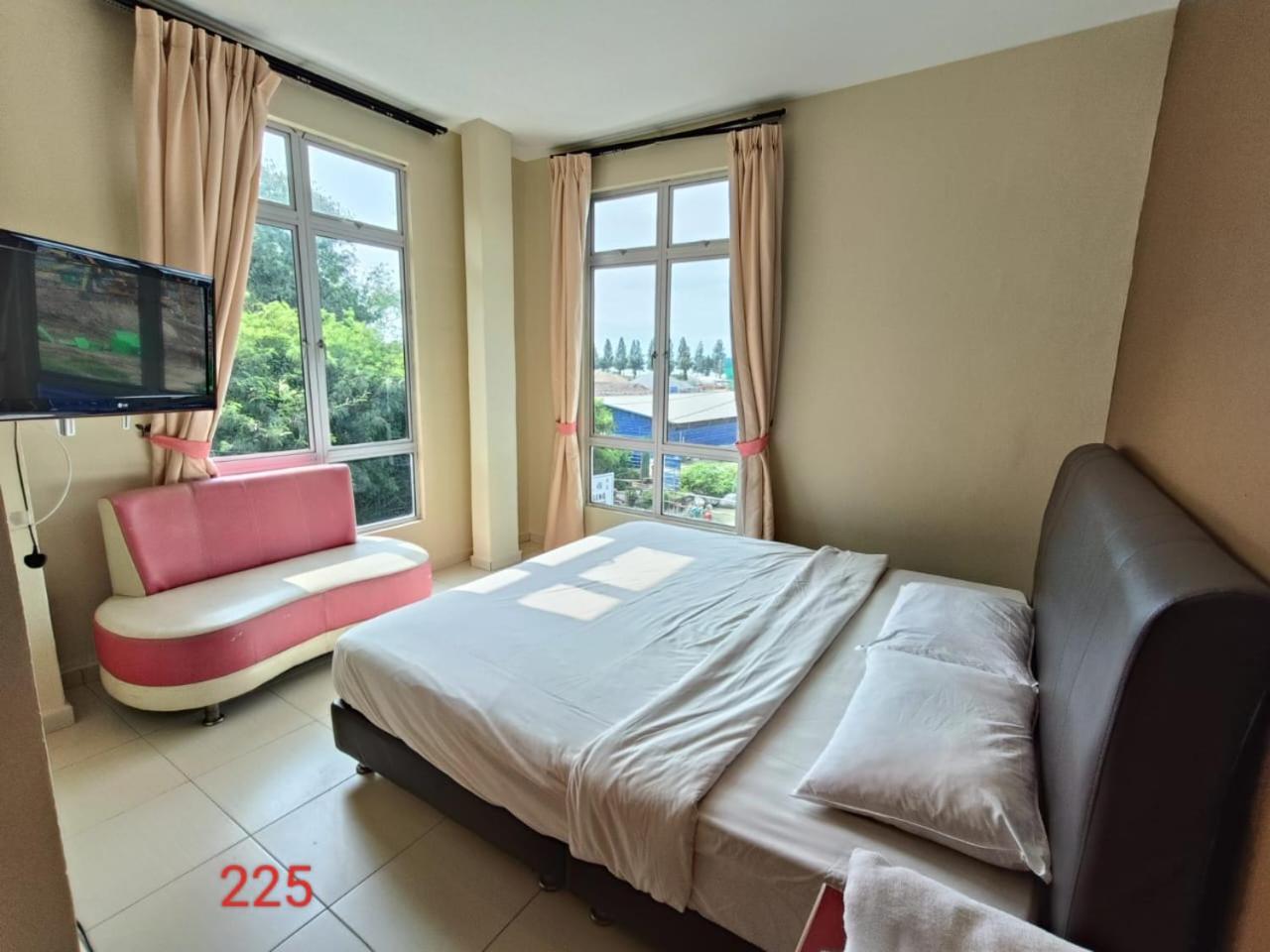 Deluxe King Room - Photo 2
