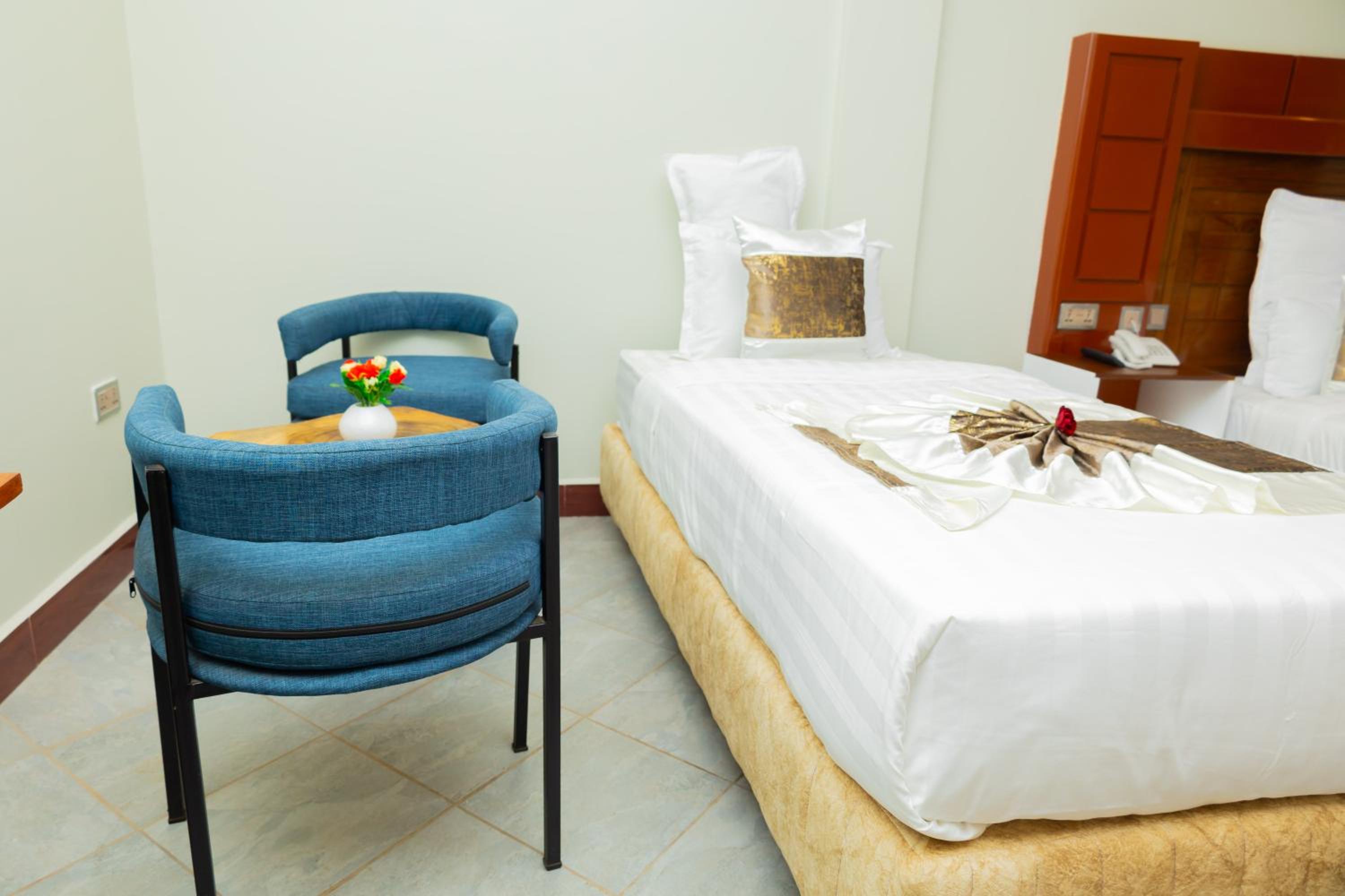 Deluxe Room - Photo 9