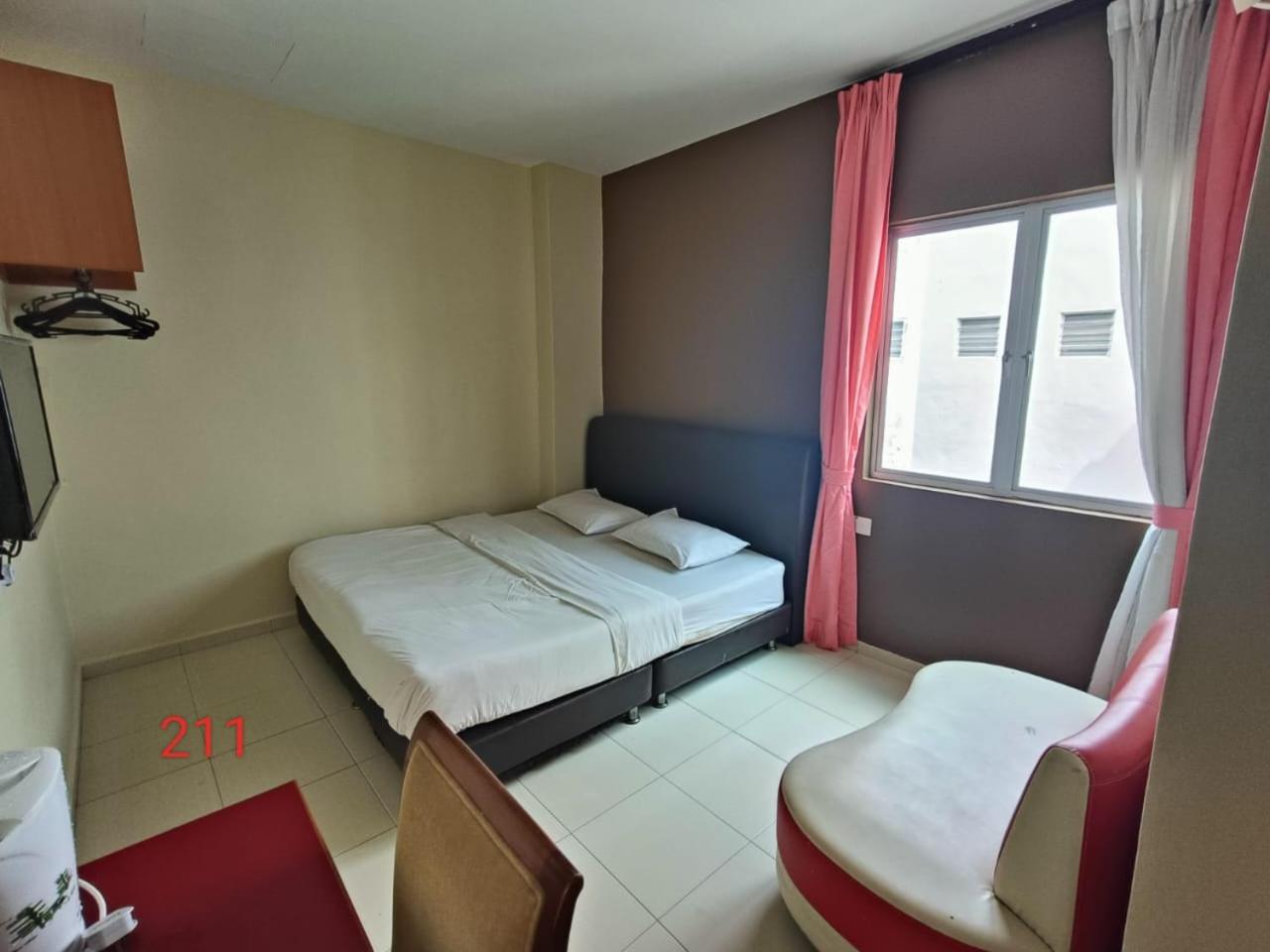 Deluxe King Room - Photo 3