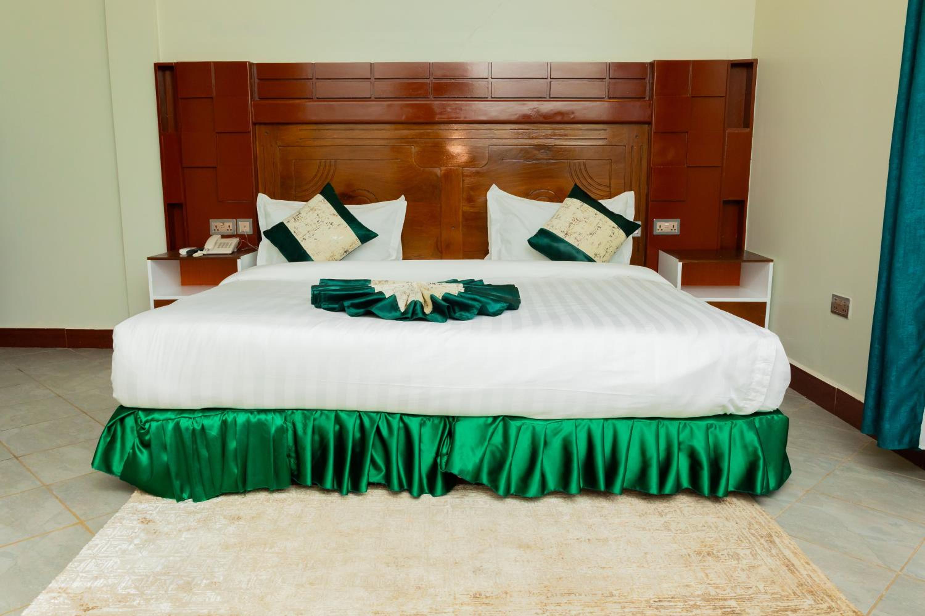 Deluxe Room - Photo 15