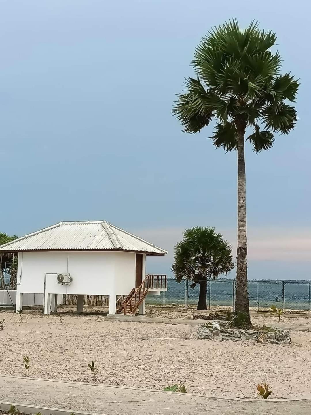 Bungalow - Beach Front photo 3