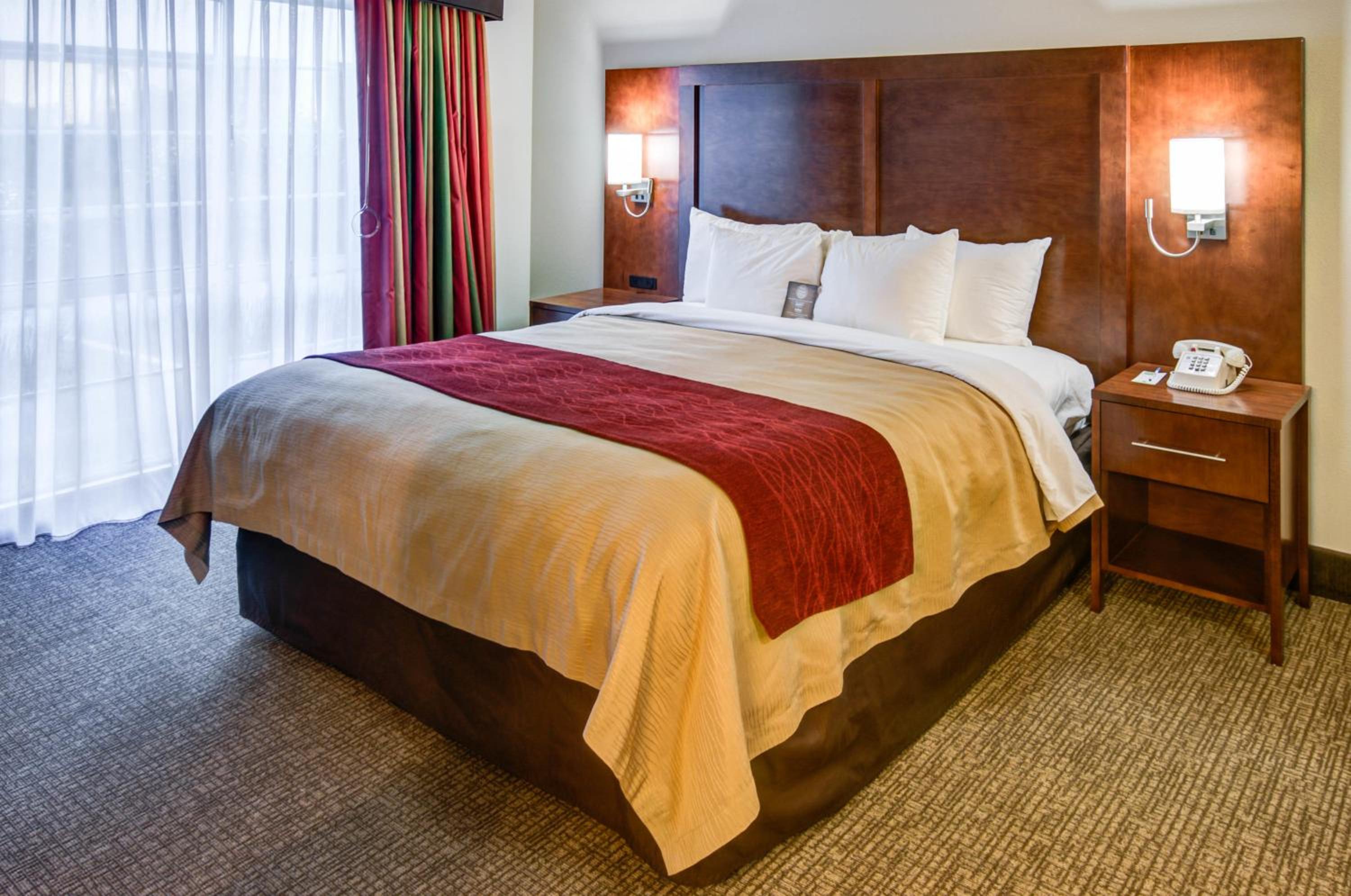 King Room with Sofa Bed  - Non-Smoking - Photo 7
