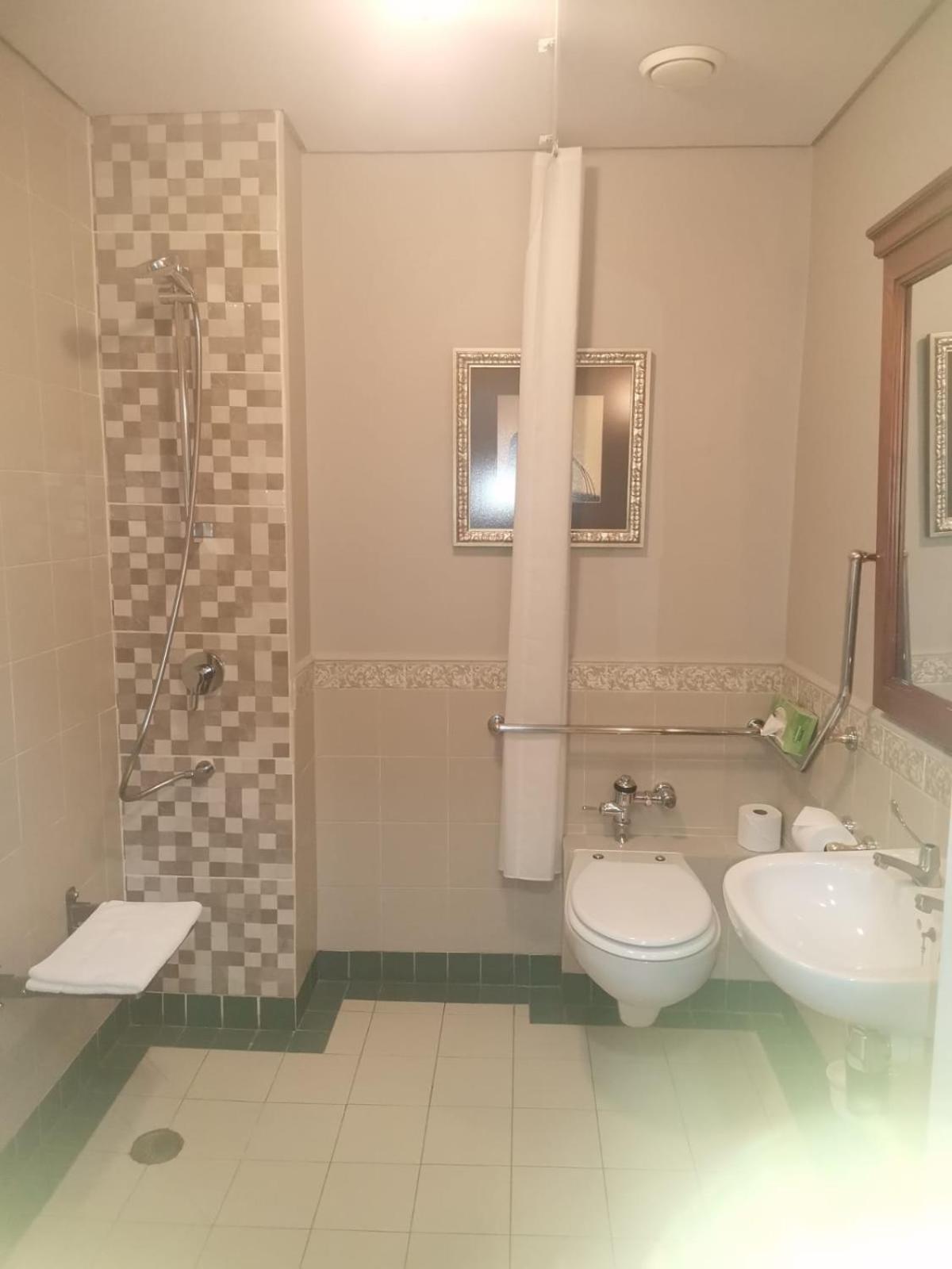 Double or Twin Room - Disability Access photo 2