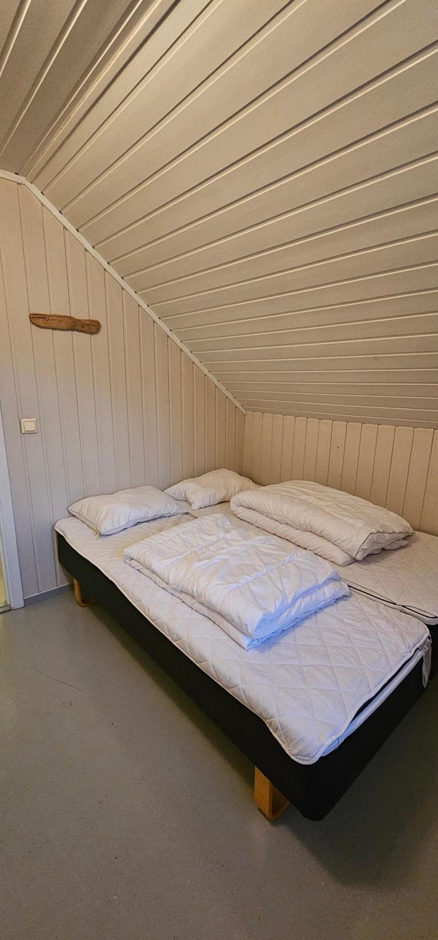 Five-Bedroom House - Photo 8