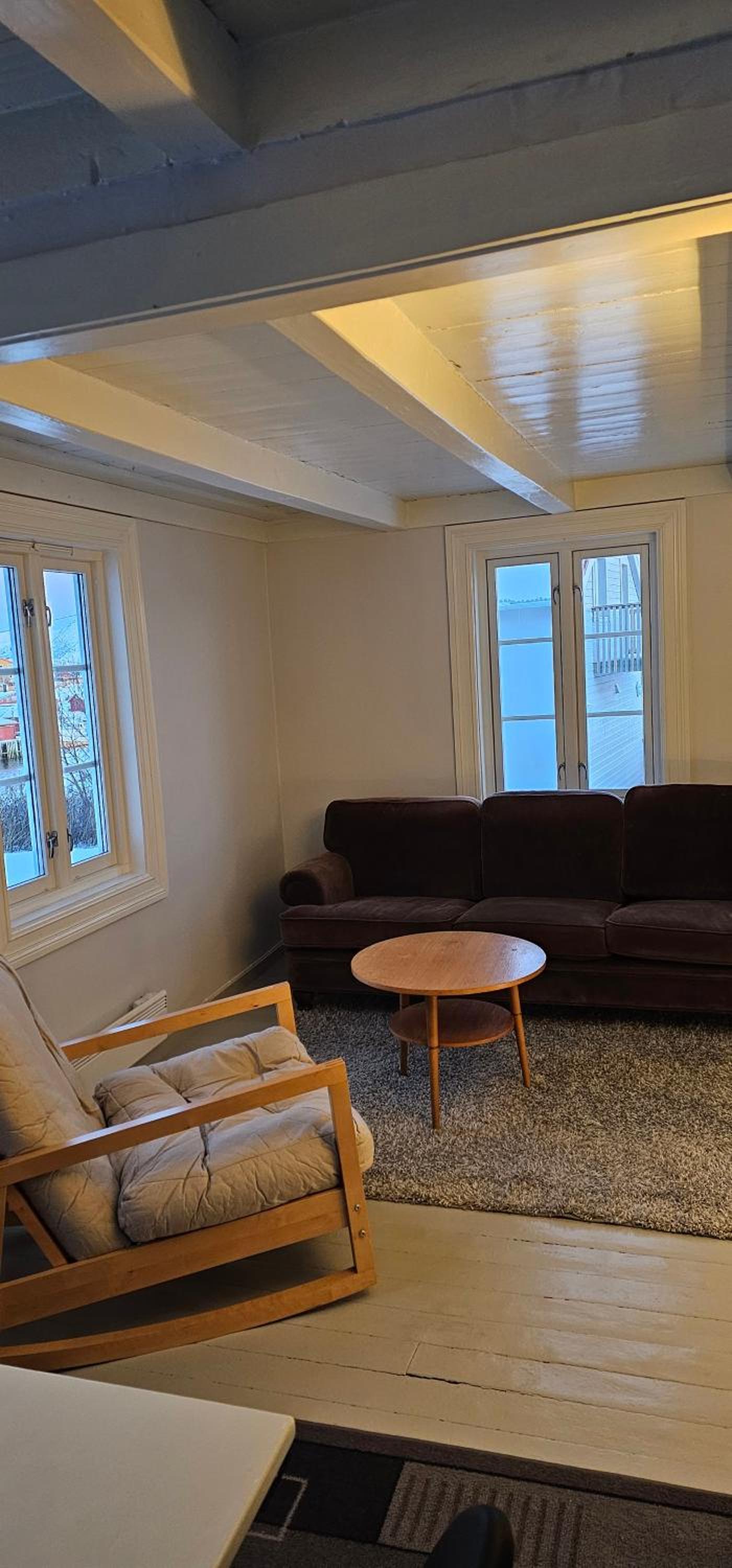 Five-Bedroom House - Photo 1