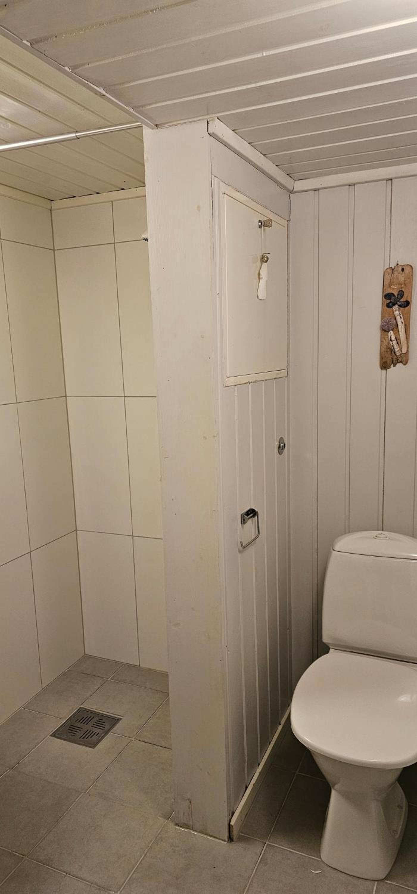 Five-Bedroom House - Photo 14