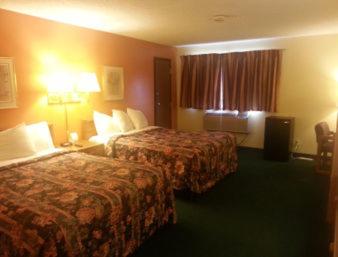 Queen Room with Two Queen Beds - Smoking - Photo 1