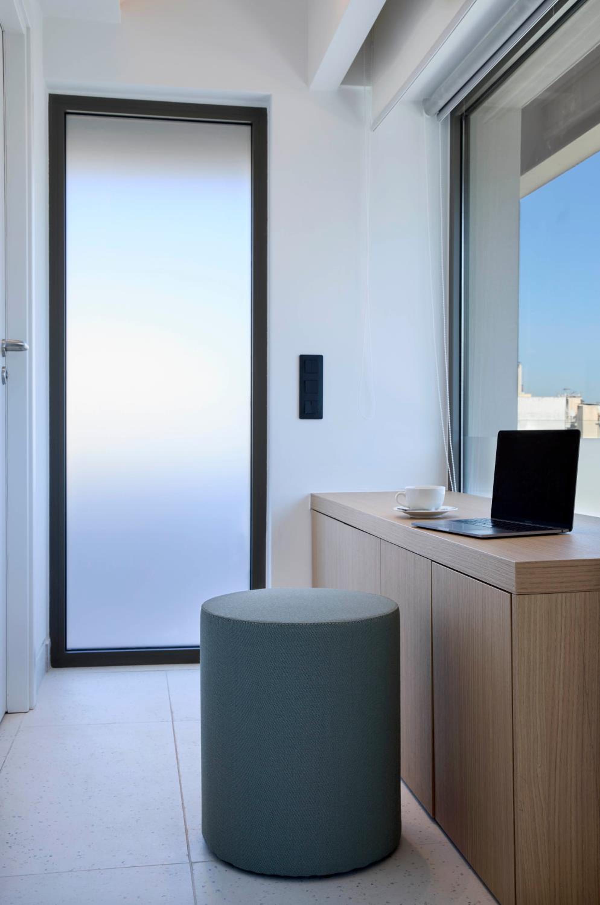 King Room with Balcony - Photo 4