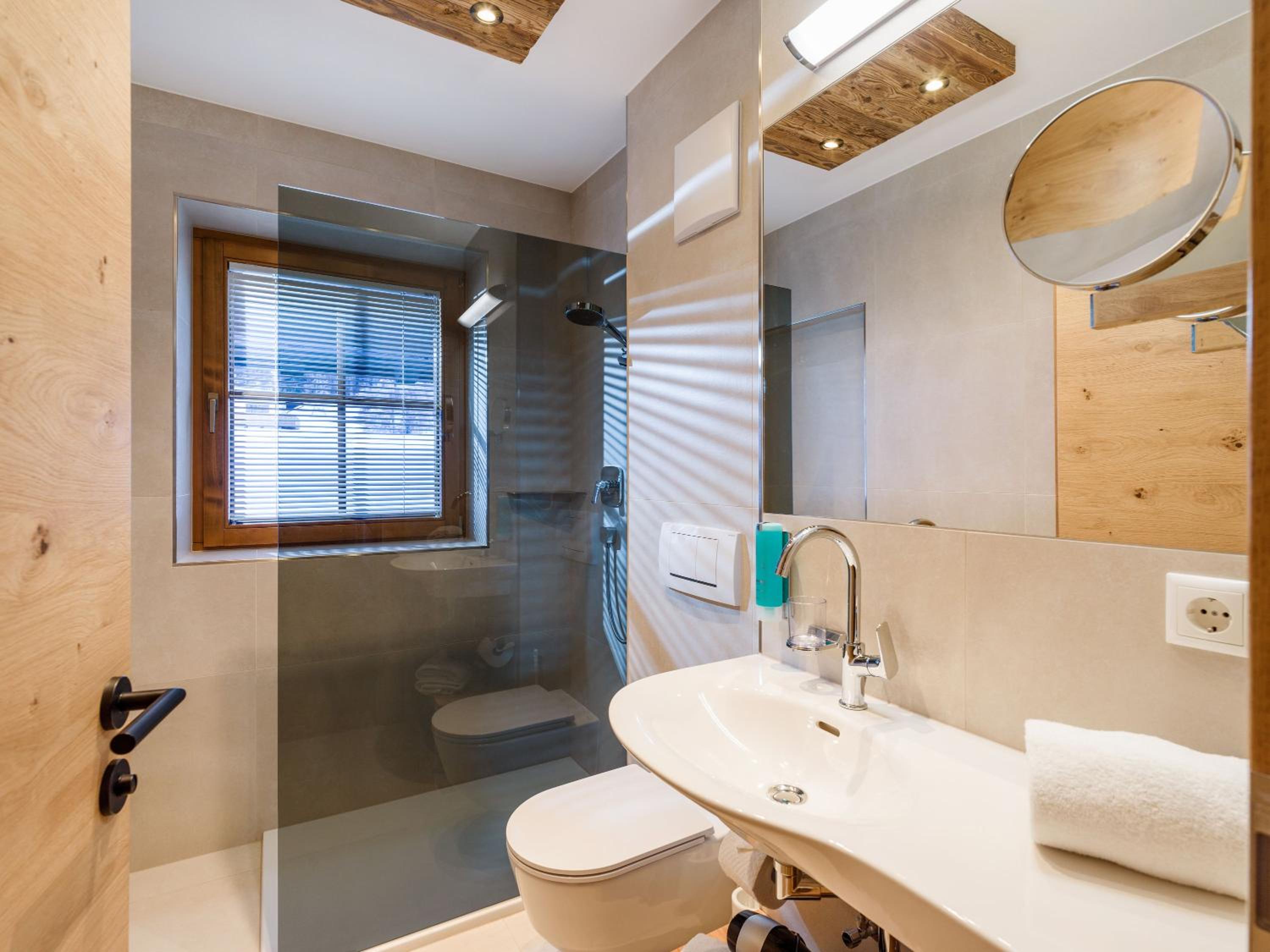 Two-Bedroom Apartment with Balcony photo 3