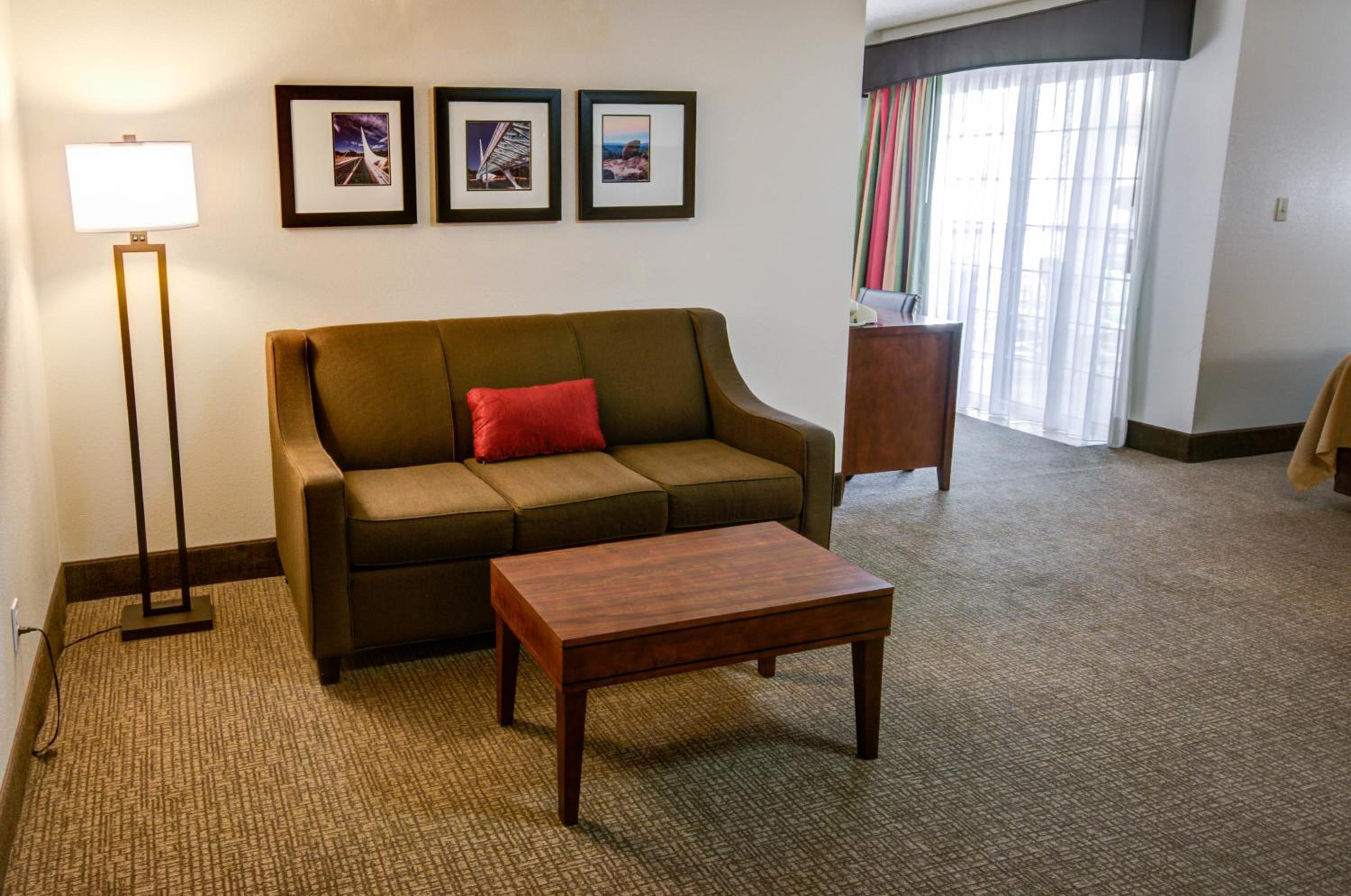 Corner King Room - Non-Smoking - Photo 7