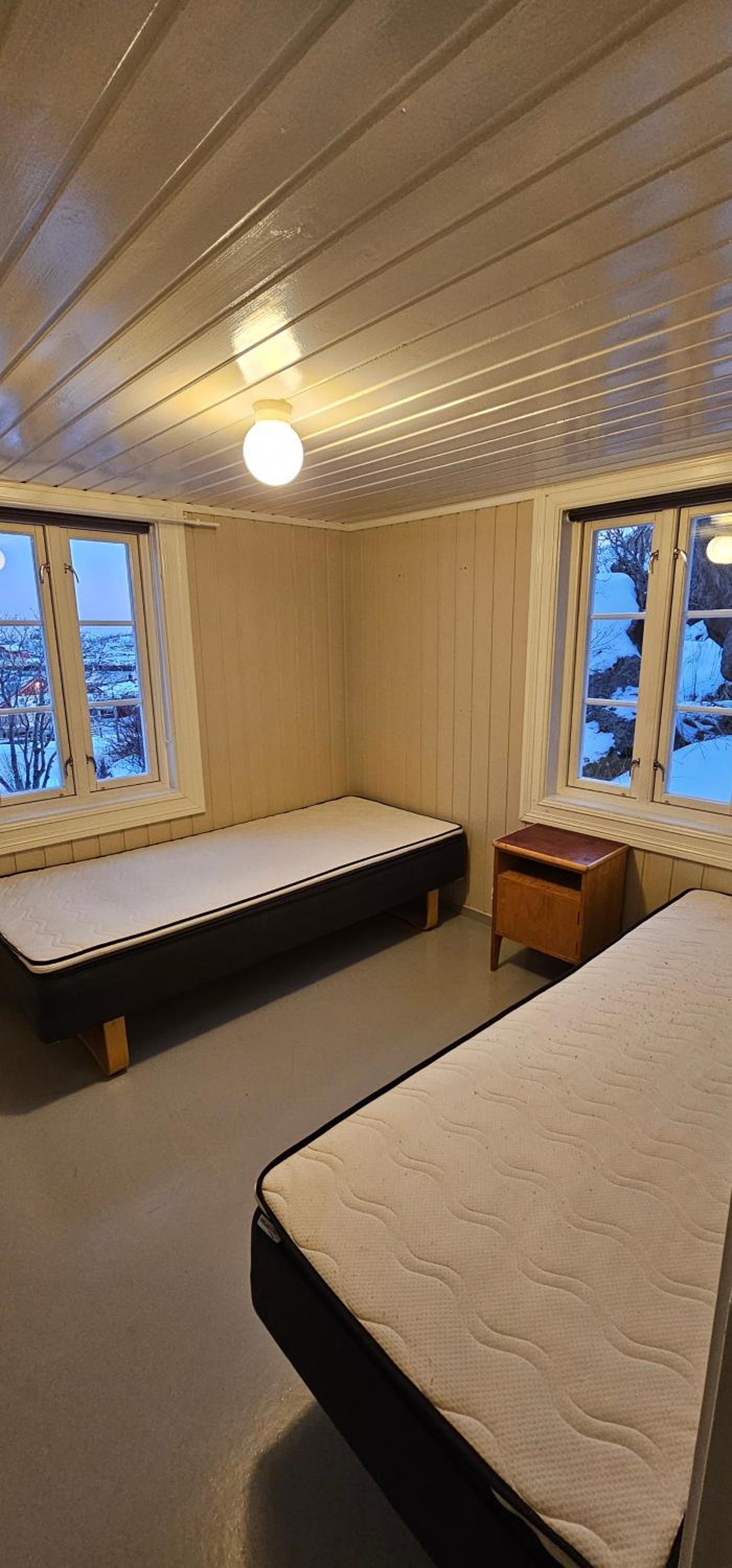 Five-Bedroom House - Photo 3