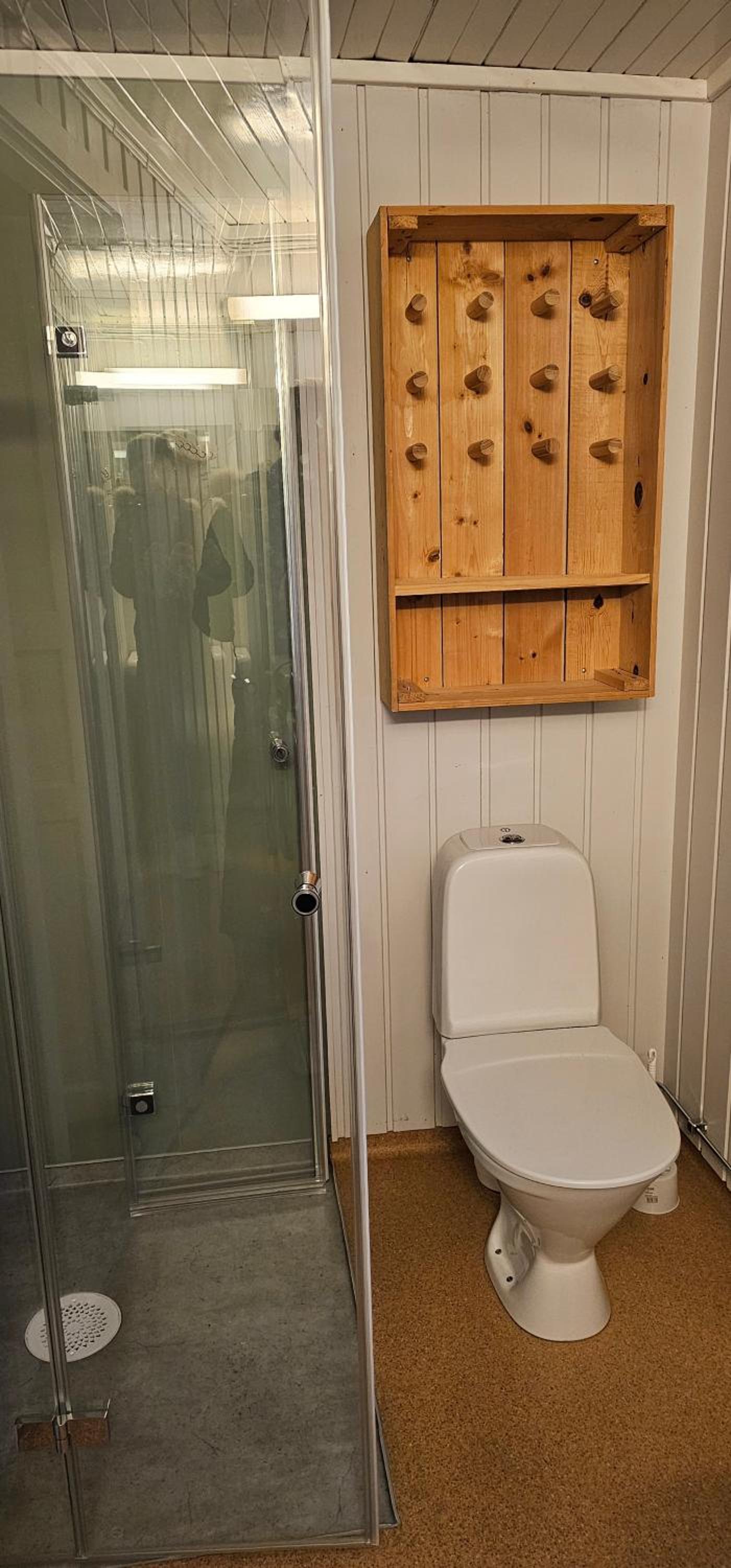 Five-Bedroom House - Photo 11