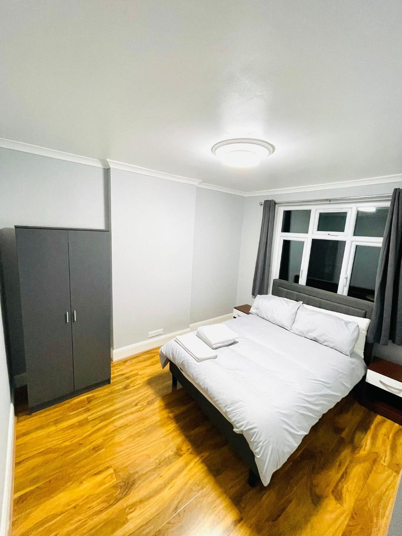Three-Bedroom Apartment photo 3