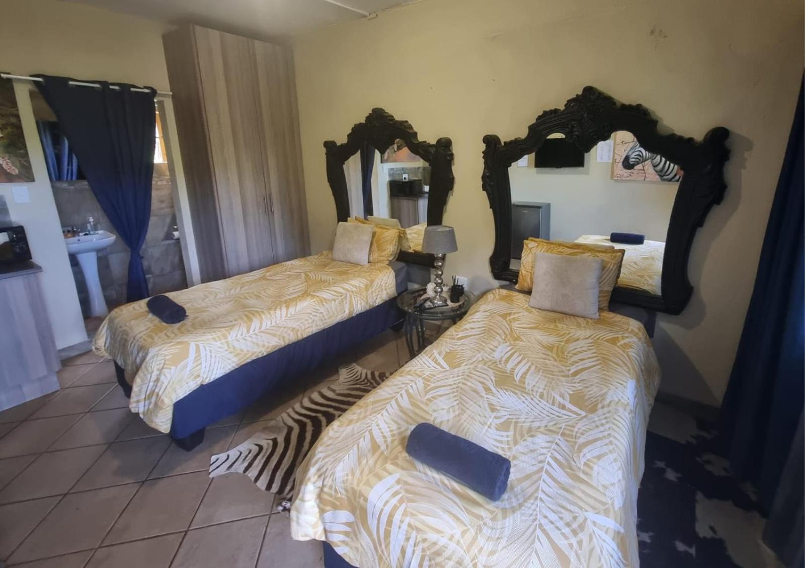 Twin Room with Private Bathroom - Photo 1