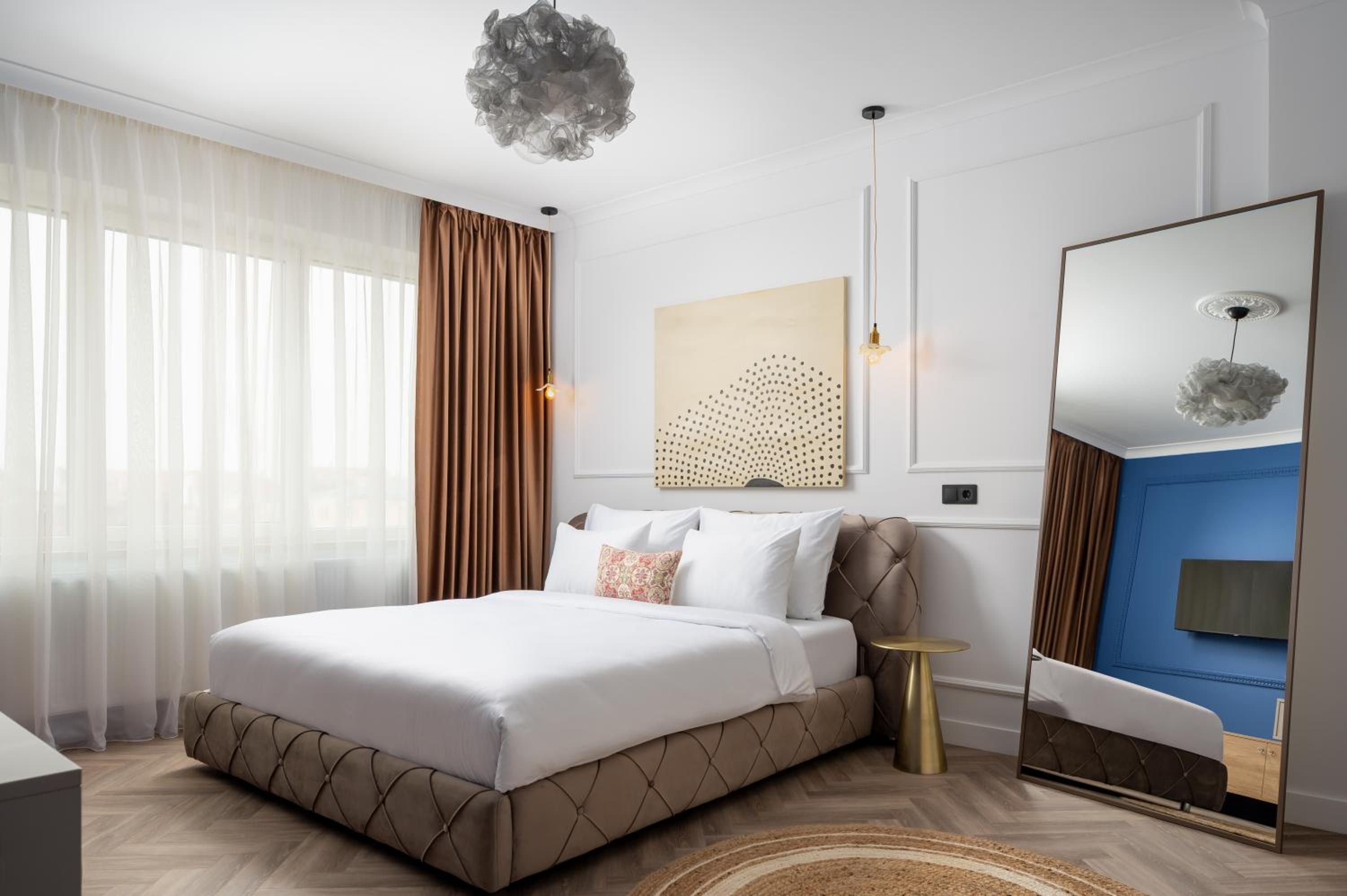 Executive Suite - Photo 1