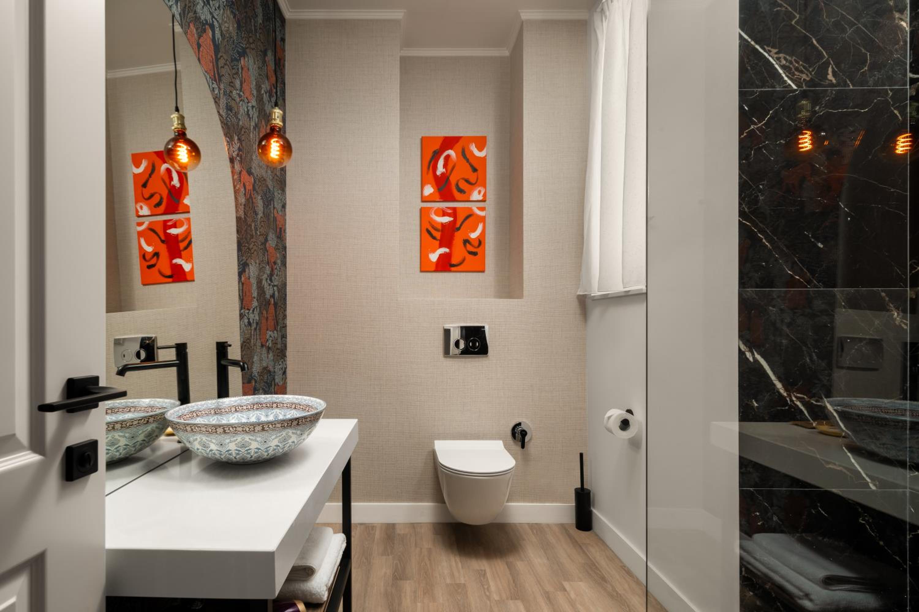 Executive Suite - Photo 6
