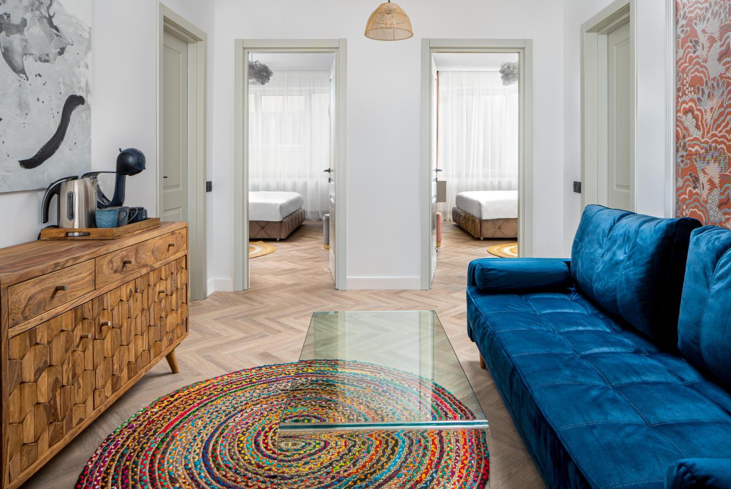 Executive Suite - Photo 9