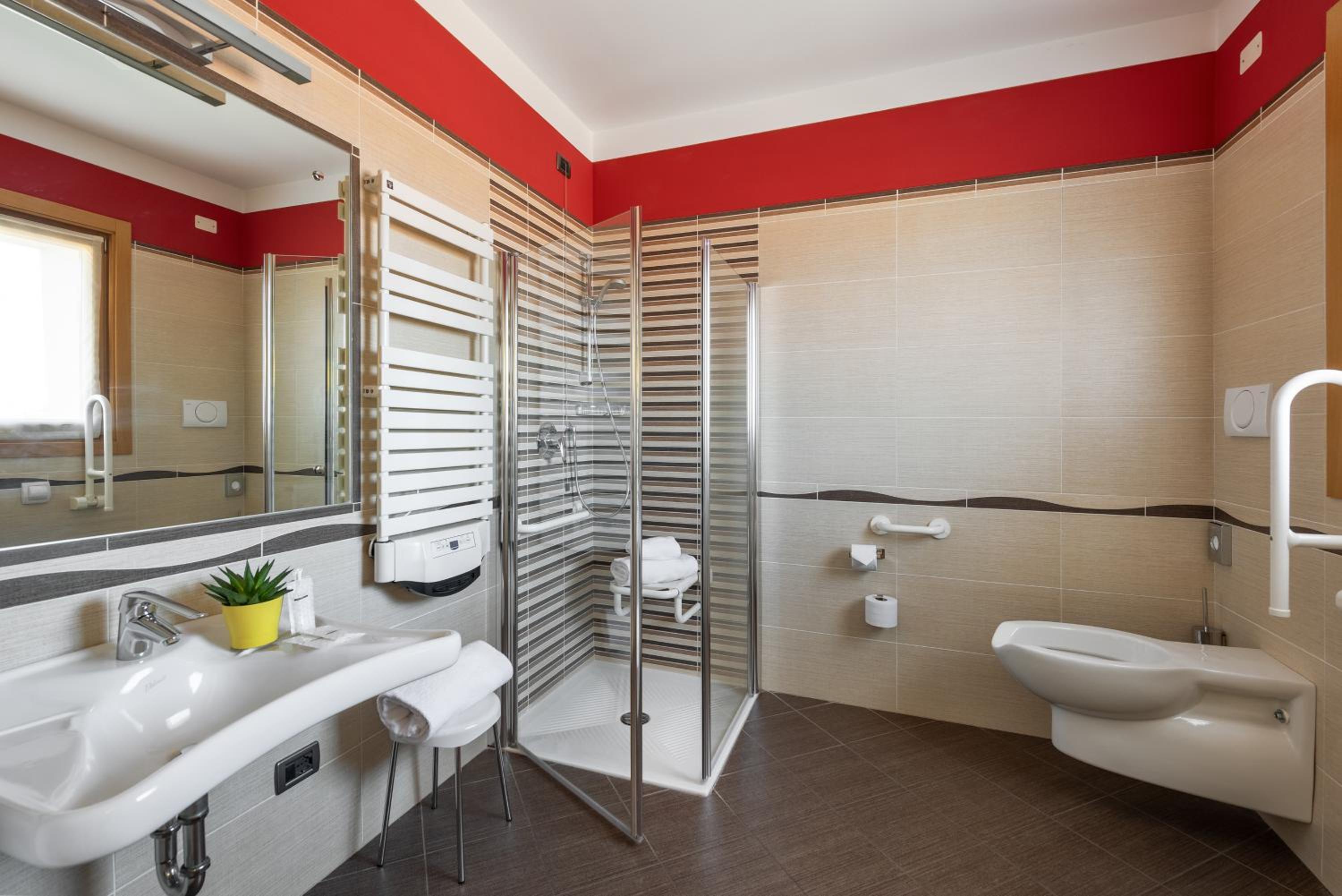 Double or Twin Room - Disability Access - Photo 2
