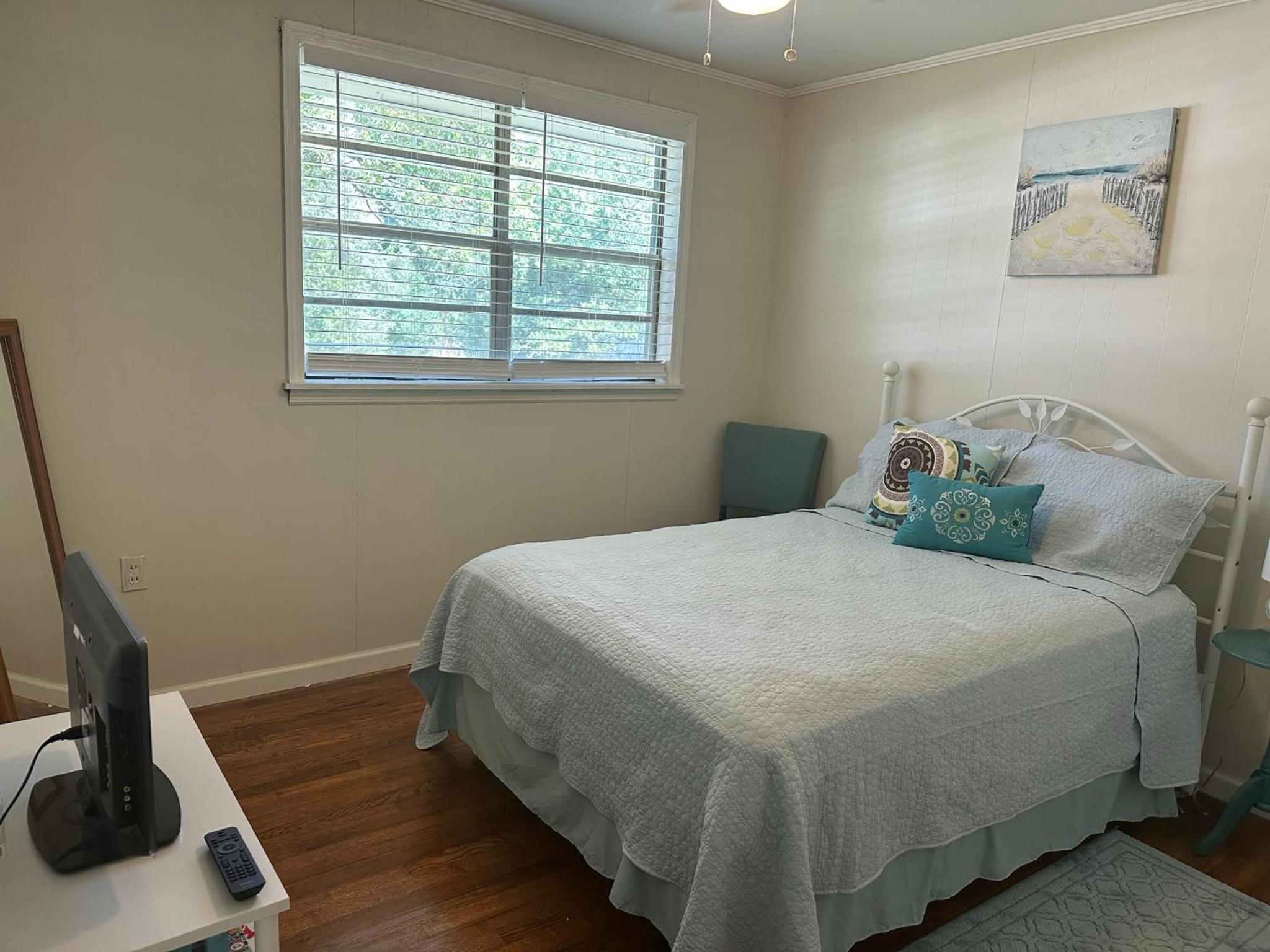 Three-Bedroom House photo 3